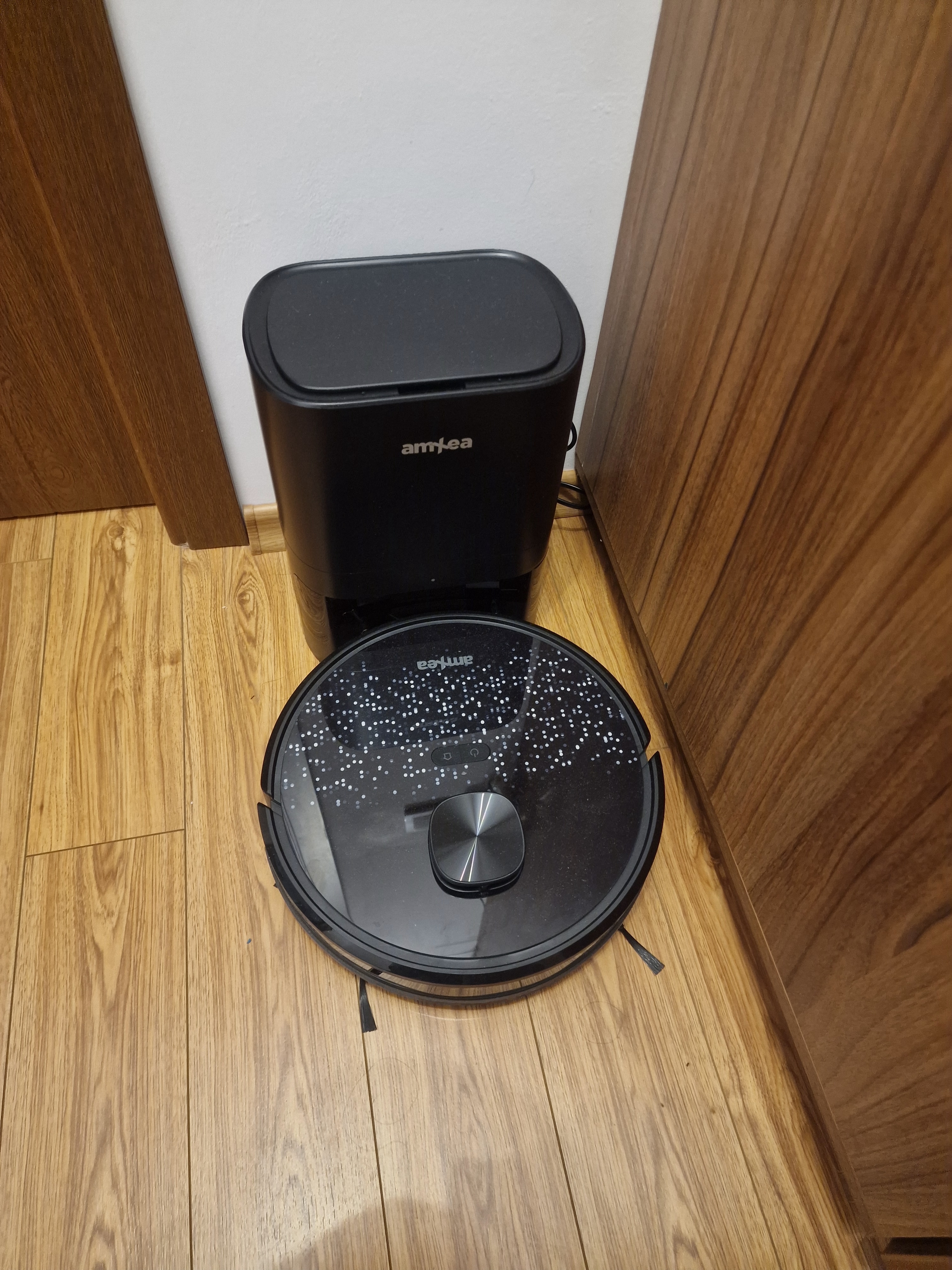 Aspirator robot amXea G6RM Negru-Gri, colector de praf automat extern, navigare laser, Wi-Fi app, smart memory, multi-suprafete, curatare uscata cu spalare, perie centrala