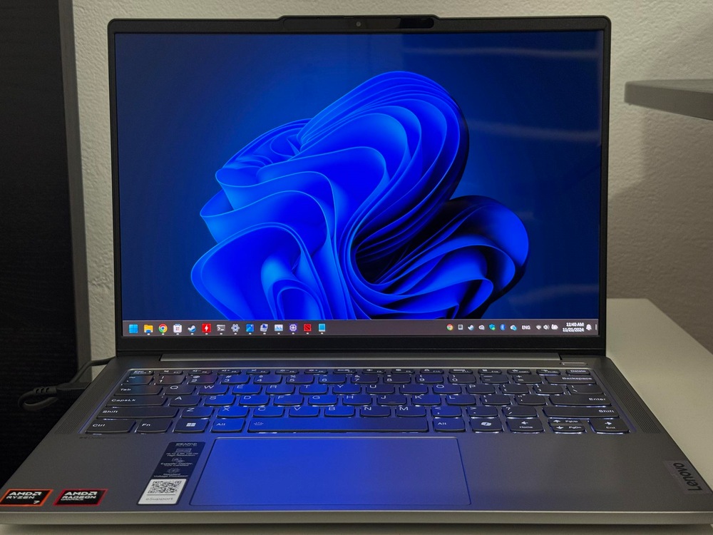 Laptop Lenovo IdeaPad Pro 5 14AHP9 cu procesor AMD Ryzen™ 7 8845HS
