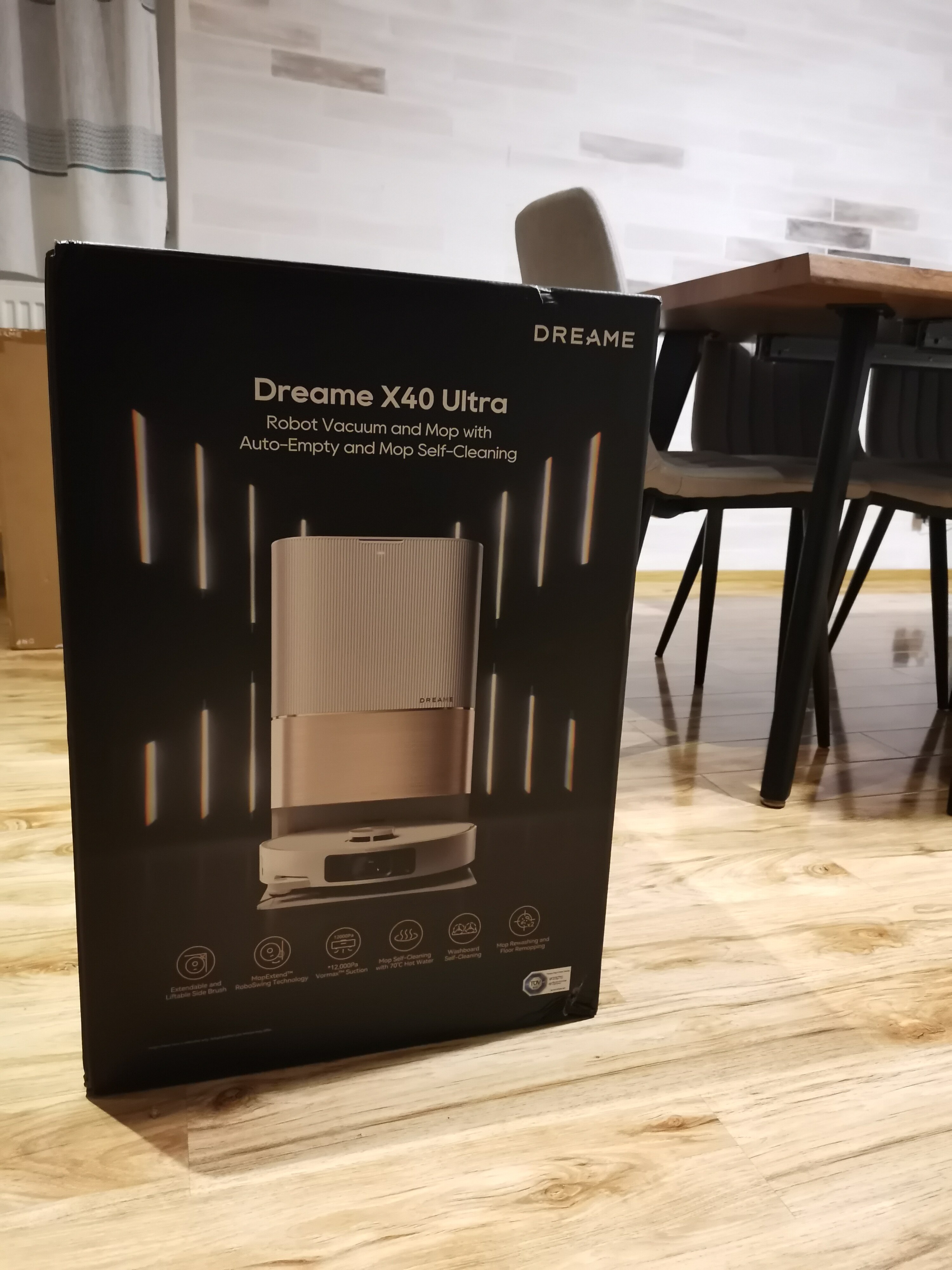 Robot de aspirare cu mop rotativ Dreame X40 Ultra RLX63CE, statie automata de golire 3.2l, 12000Pa, rezervor praf 0.3l, rezervor apa 0.08l, baterie 6400mAh, autonomie pana la 180 min, alb