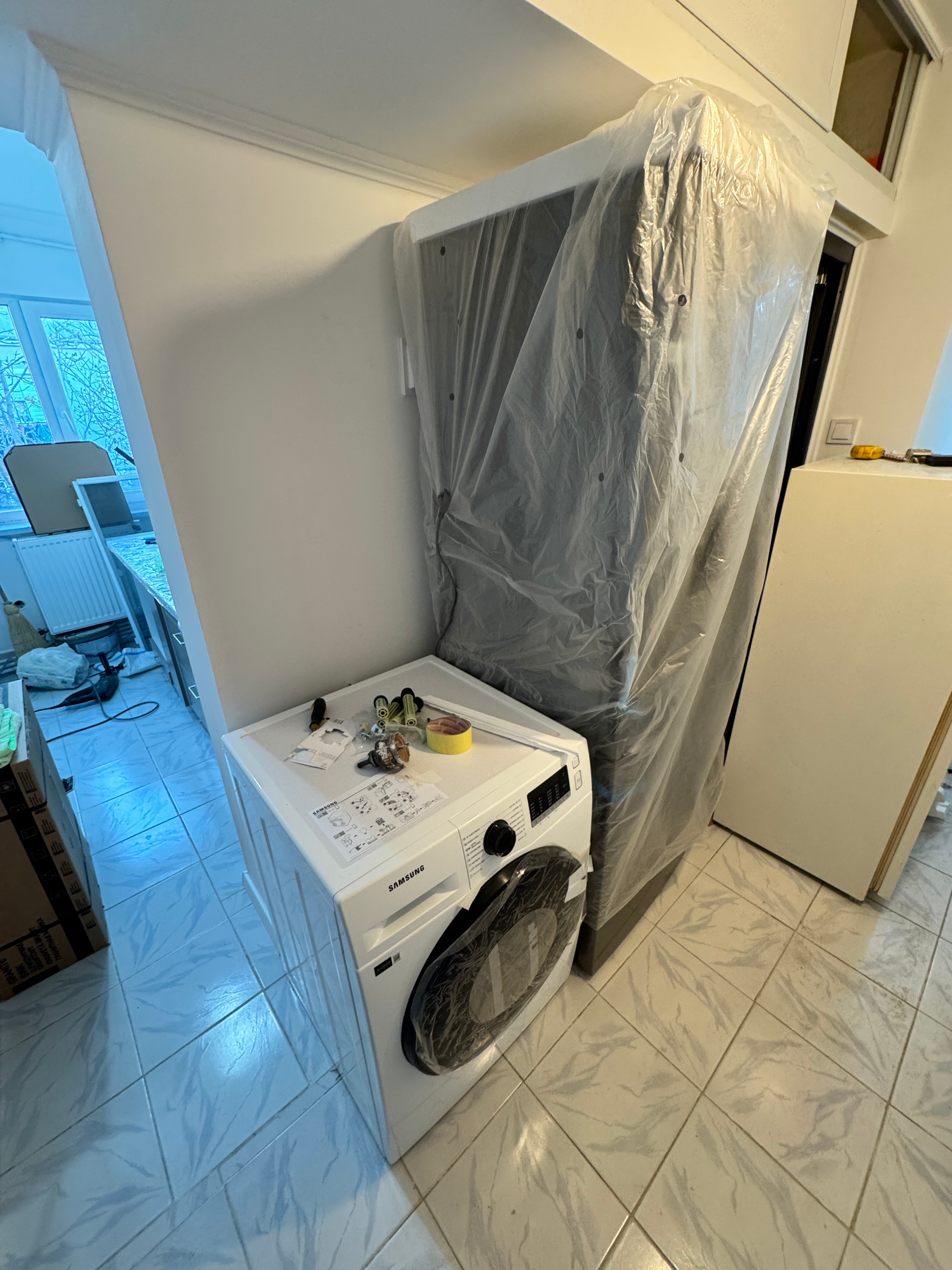 Masina de spalat rufe cu uscator Samsung WD80TA046BE/LE , 8 kg spalare, 5 kg uscare, 1400 rpm, Clasa C, Motor Digital Inverter, Eco Bubble, Bubble Soak, Steam, Airwash, Alb