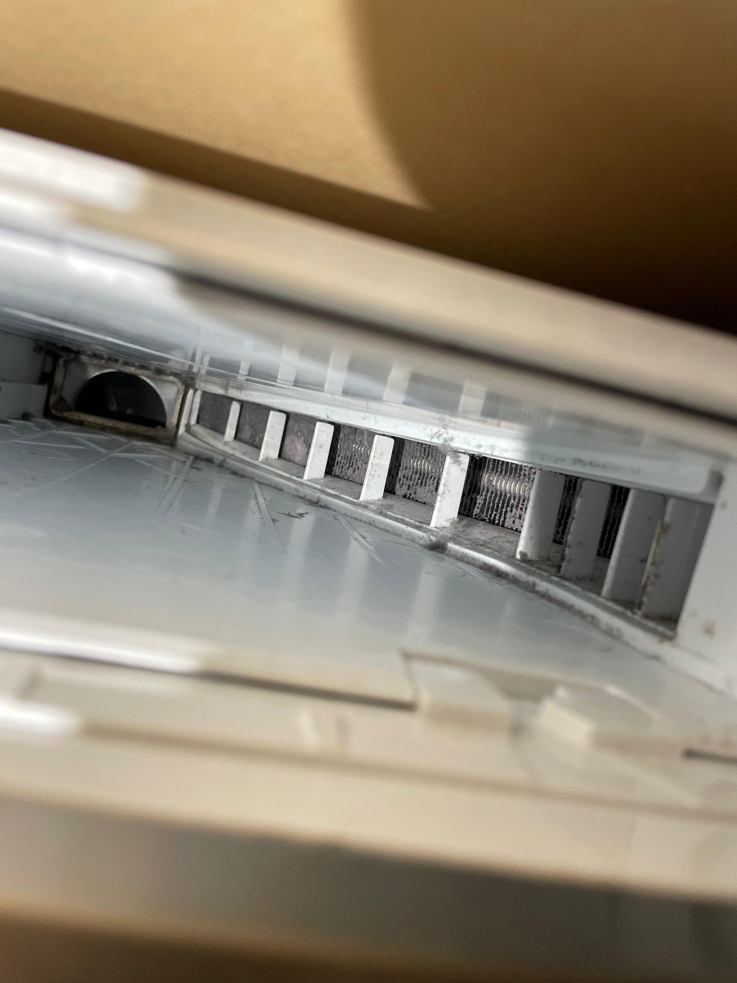 Masina de spalat rufe cu uscator AEG L9WBAN61BC, Spalare 10 kg, Uscare 6 kg, 1550 rpm, Clasa A, Pompa de Caldura, WiFi, SensiDry, ProSense, Motor Inverter cu Magnet Permanent, Panou Inox antiamprenta, Alb