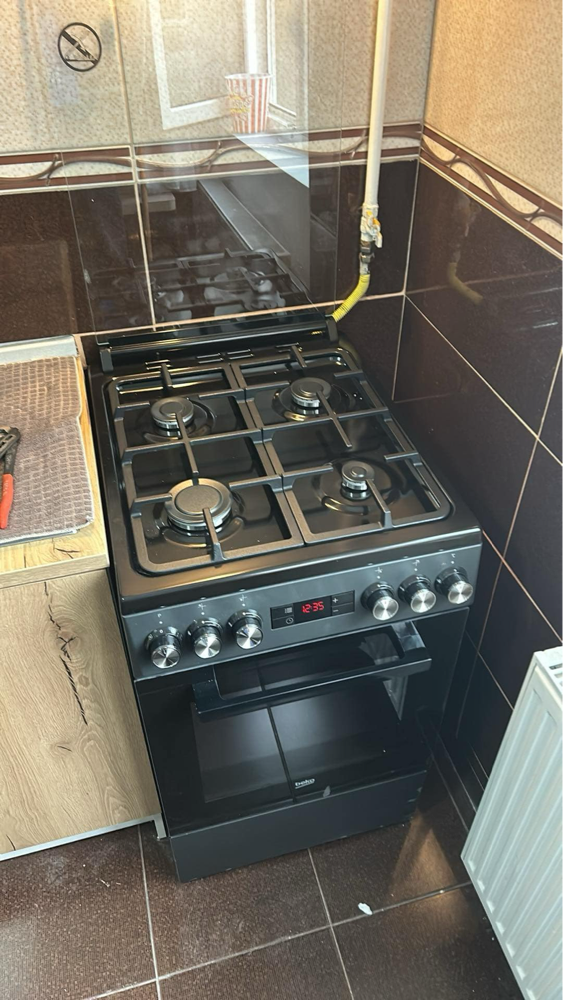 Aragaz Beko FSM52330DAO, 4 arzatoare, Mixt, Aprindere electrica, Grill, Clasa A, 50 cm, Antracit