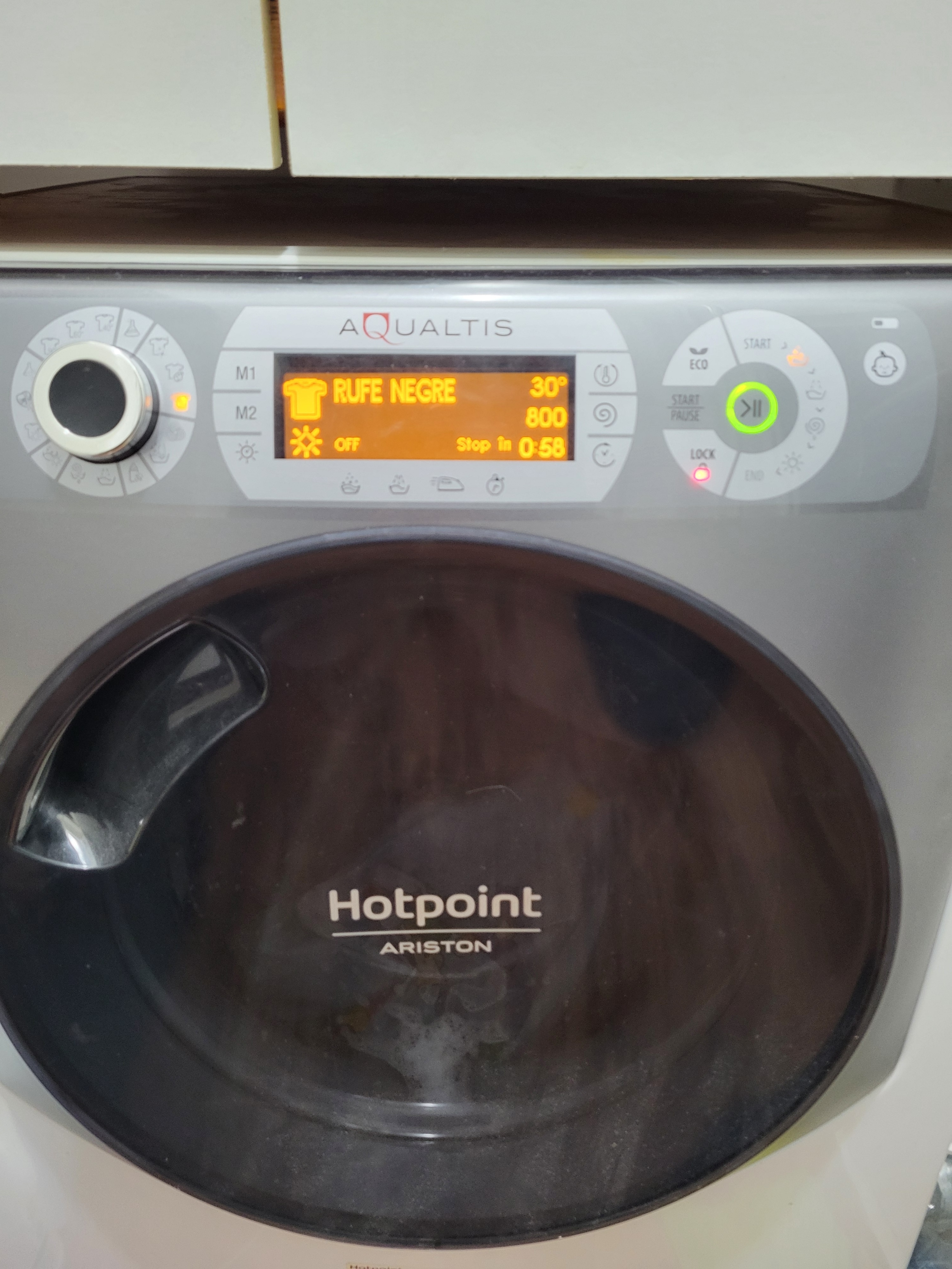 Masina de spalat rufe cu uscator Hotpoint AQD970D49, 1400 RPM, Spalare 9 kg, Uscare 7 kg, Clasa A, Motor Inverter, Display LCD, Alb