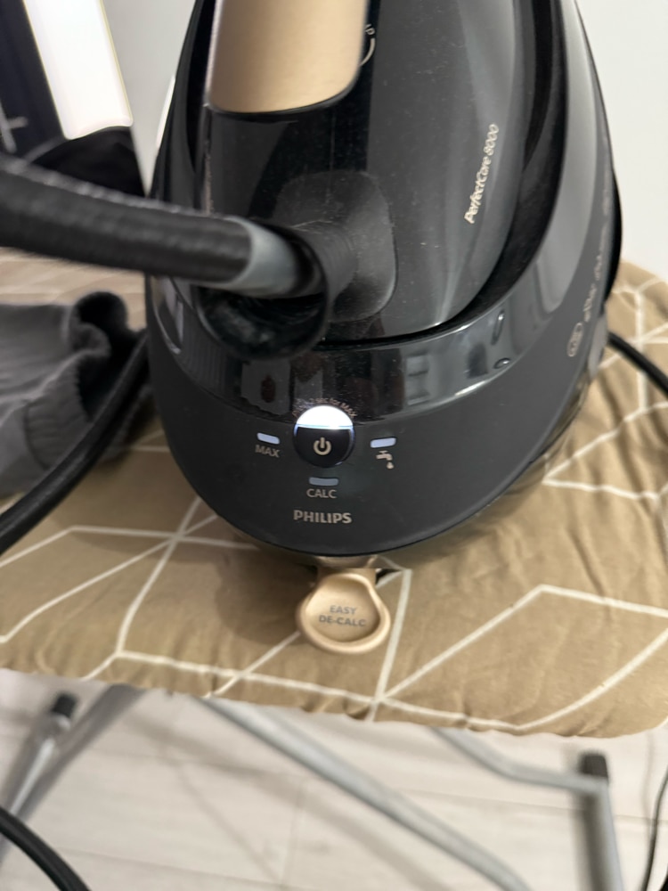 Statie de calcat cu abur Philips PerfectCare Seria 8000 PSG8130/80, 2700W, 8.5 bari, jet de abur continuu 170 g/min, jet de abur 700g, talpa SteamGlide Elite, OptimalTemp, rezervor 1.8L, Easy De-Calc Plus, oprire automata, negru