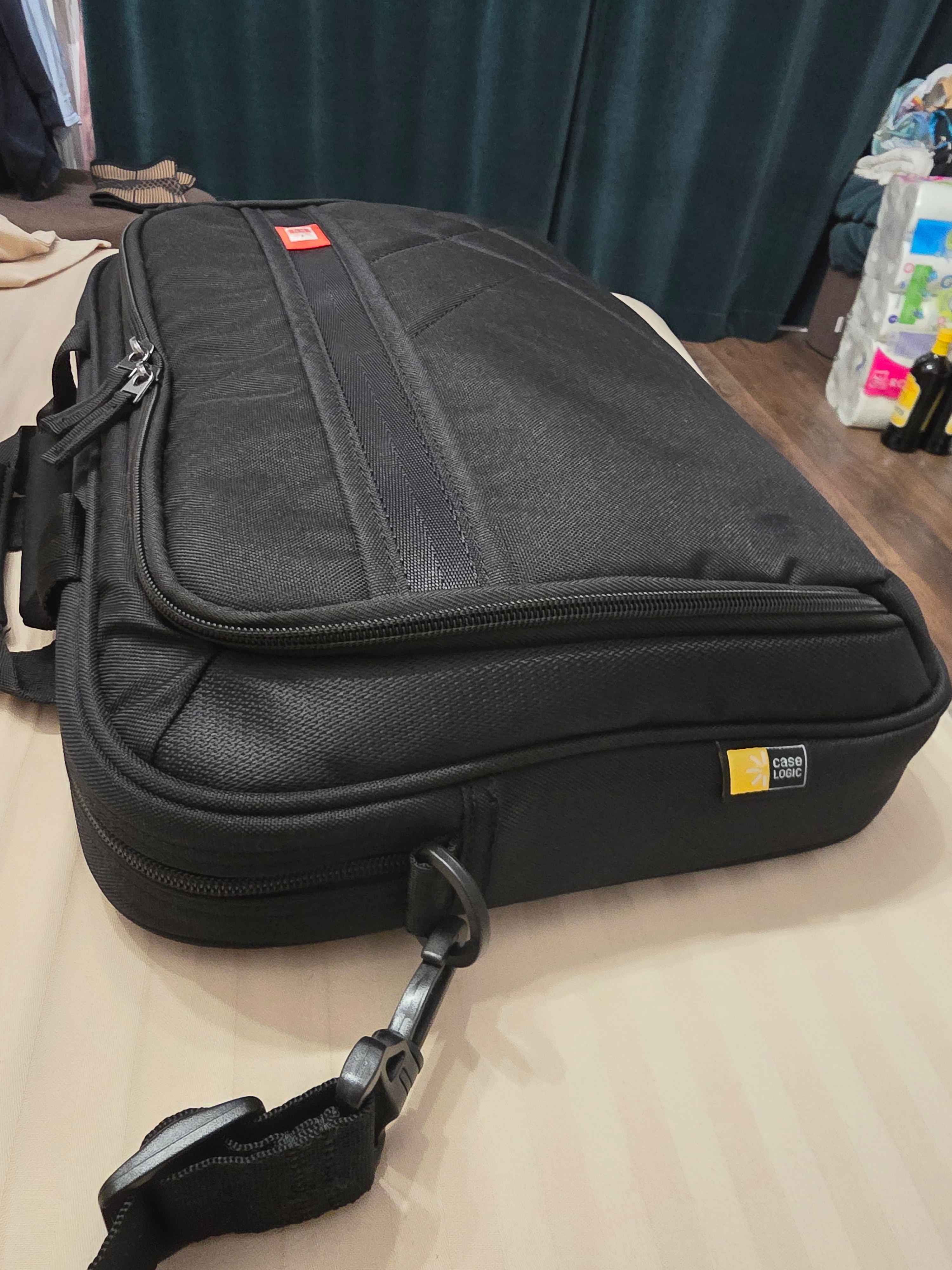 Geanta laptop Case Logic DLC 115 pentru 15.6" si tableta de 10.1", Black