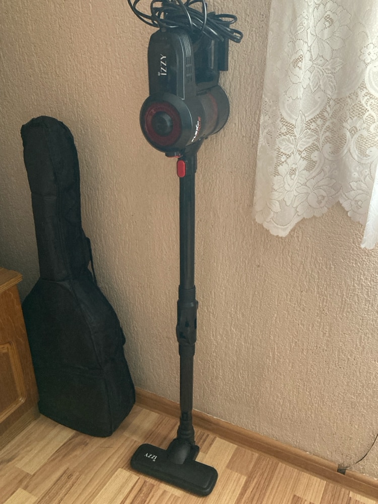 Aspirator portabil cu bat pentru toate suprafetele si colturile, Izzy, 2in1 cu cablu