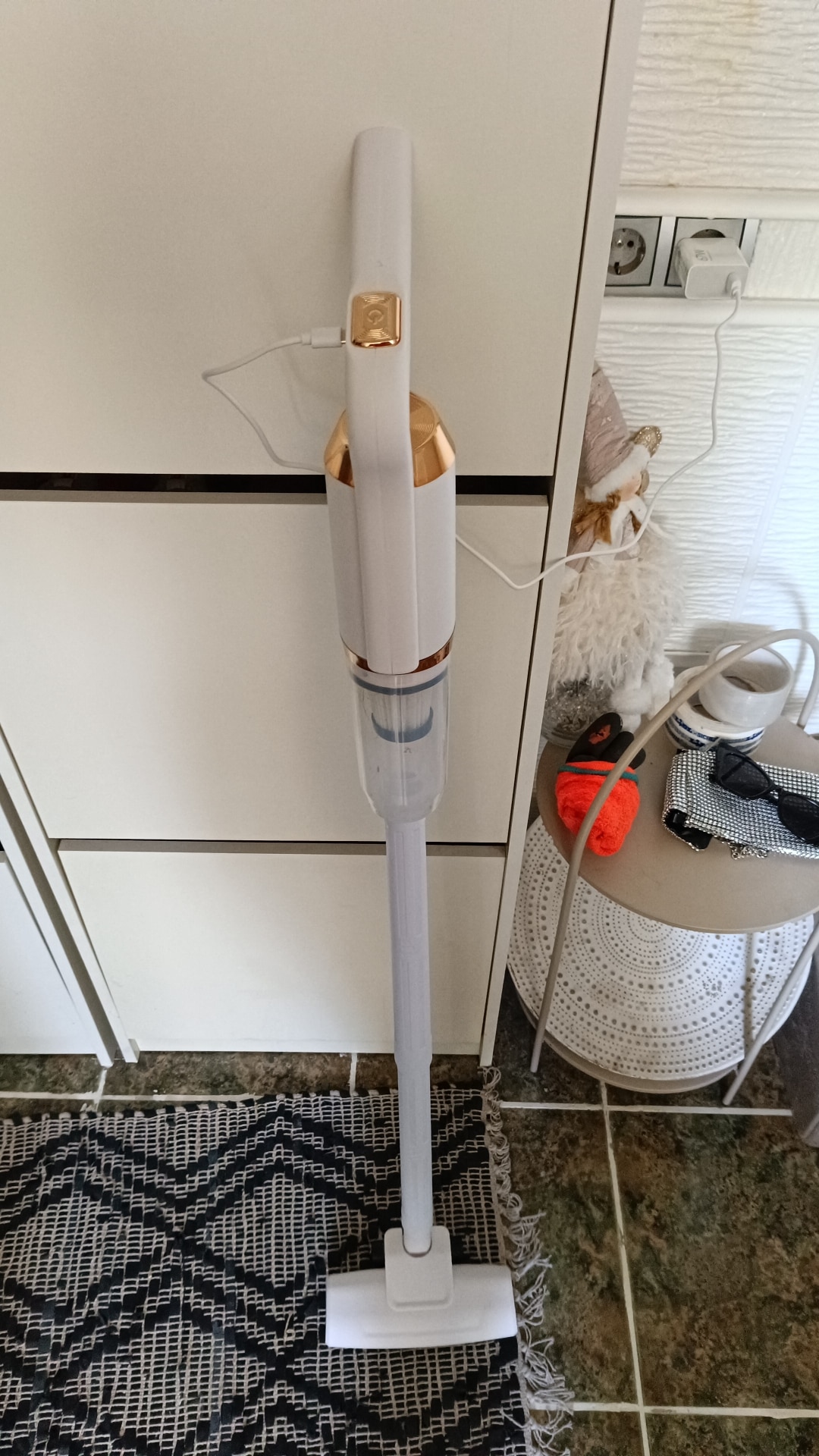 Aspirator fara fir, portabil, de mana, putere 120W, 2 moduri de utilizare, cu accesorii incluse, filtru HEPA, Wireless, alb