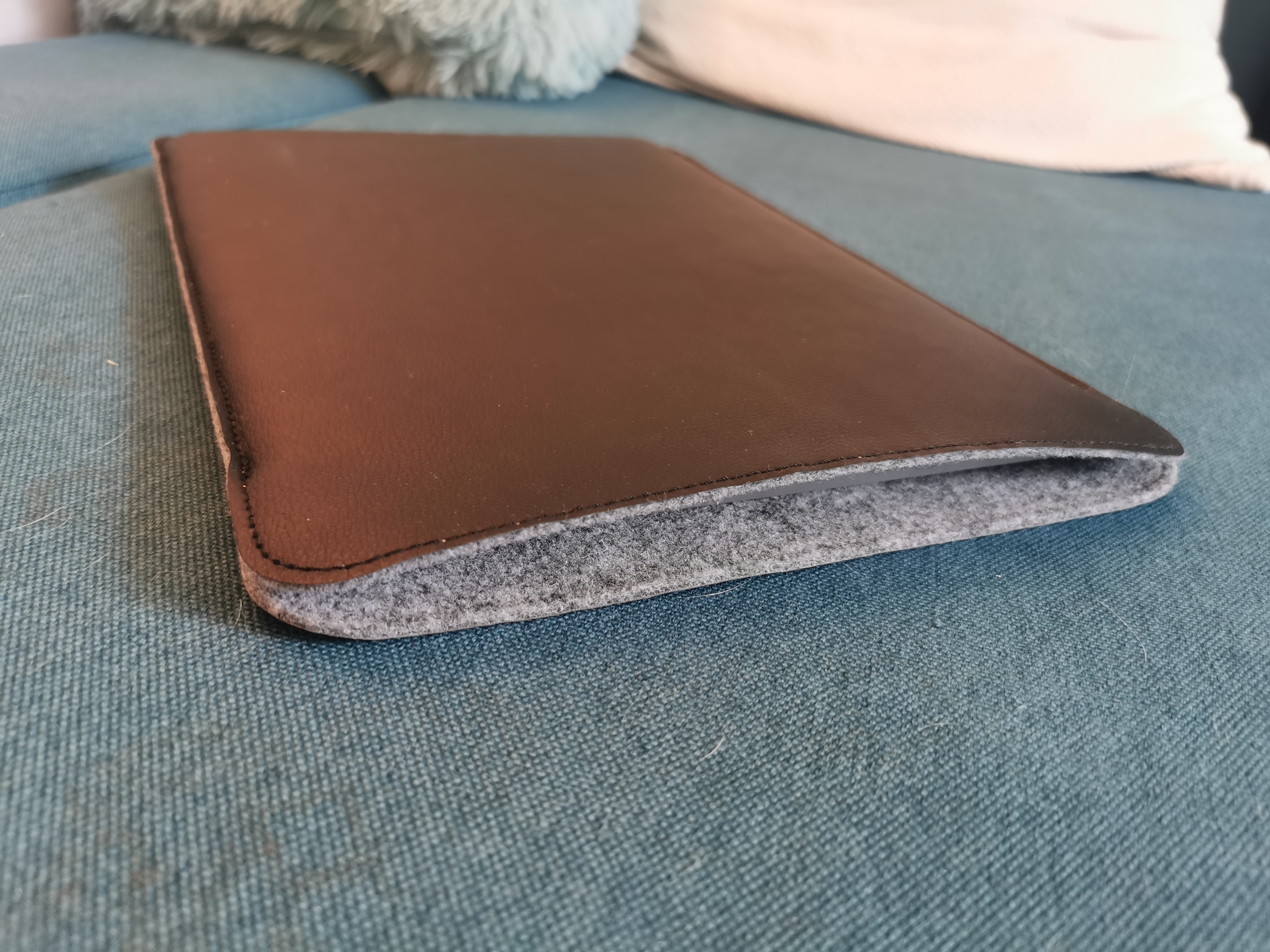 Husa laptop compatibila cu MacBook PRO 13 inch, abstract, Unika, rosu