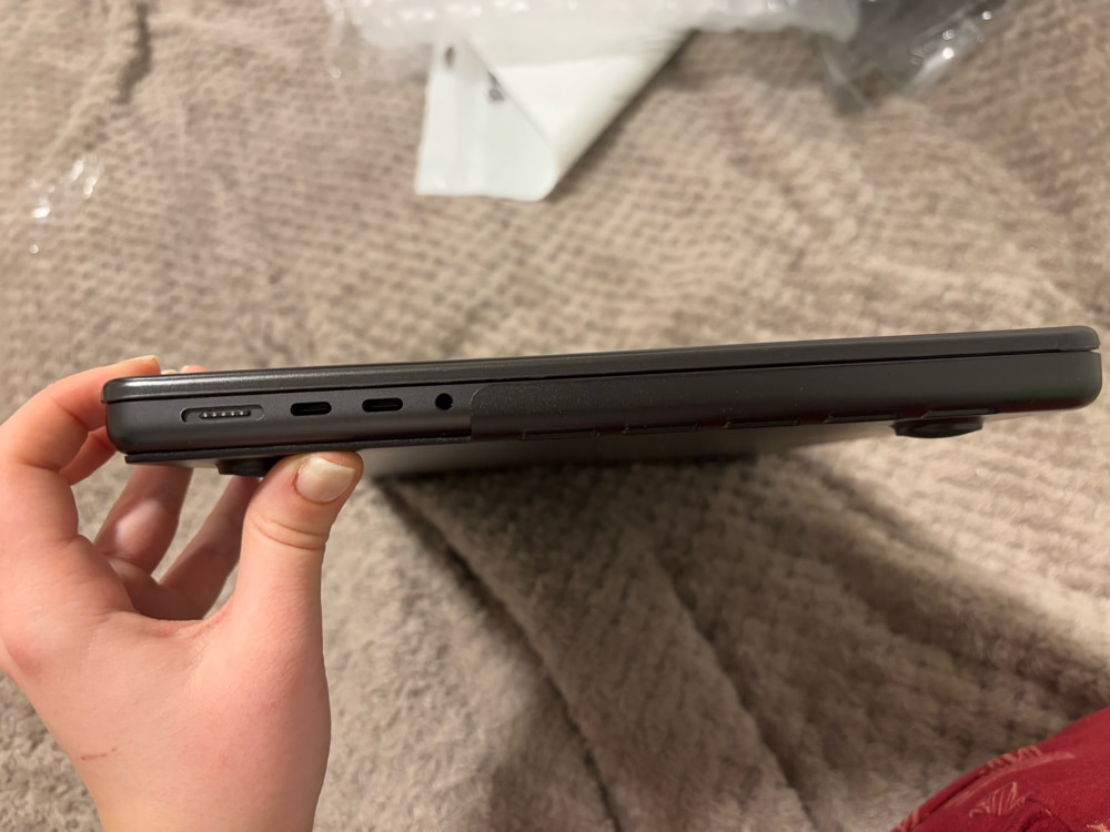 Carcasa pentru Macbook Pro 14 inch (2023/2022/2021) M1 / M2 / M3 Pro / Max Hard Shell Frost transparent mat