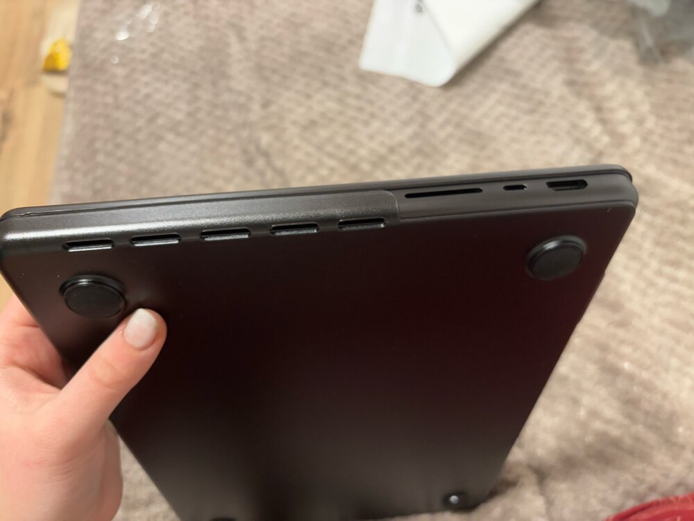 Carcasa pentru Macbook Pro 14 inch (2023/2022/2021) M1 / M2 / M3 Pro / Max Hard Shell Frost transparent mat