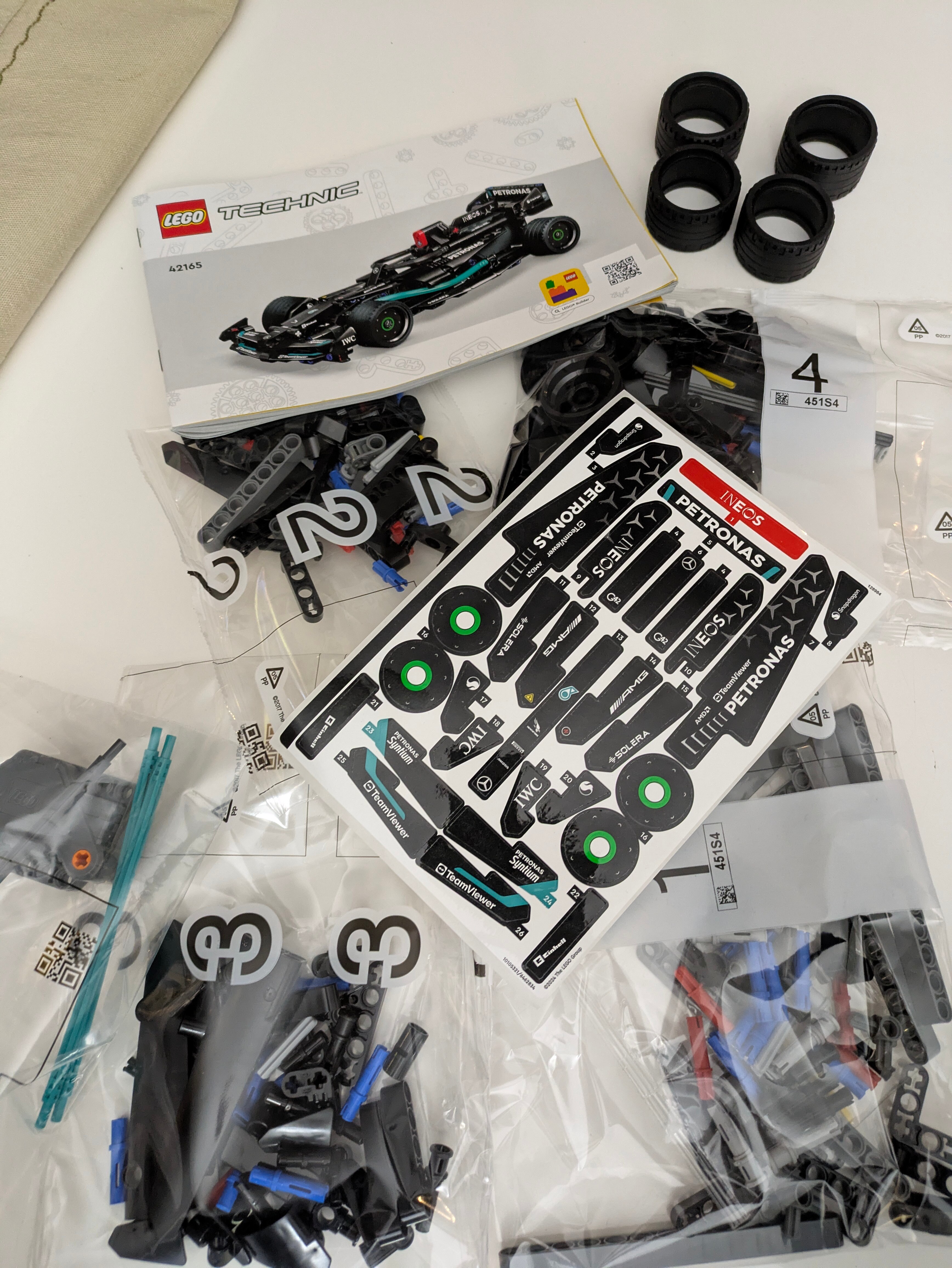 LEGO® Technic - Mercedes-AMG F1 W14 E Performance Pull-Back 42165