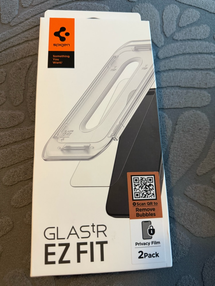 Set 2 folii sticla cu sistem de montare Case friendly Spigen GLAStR EZ FIT compatibil cu iPhone 16 Pro Privacy
