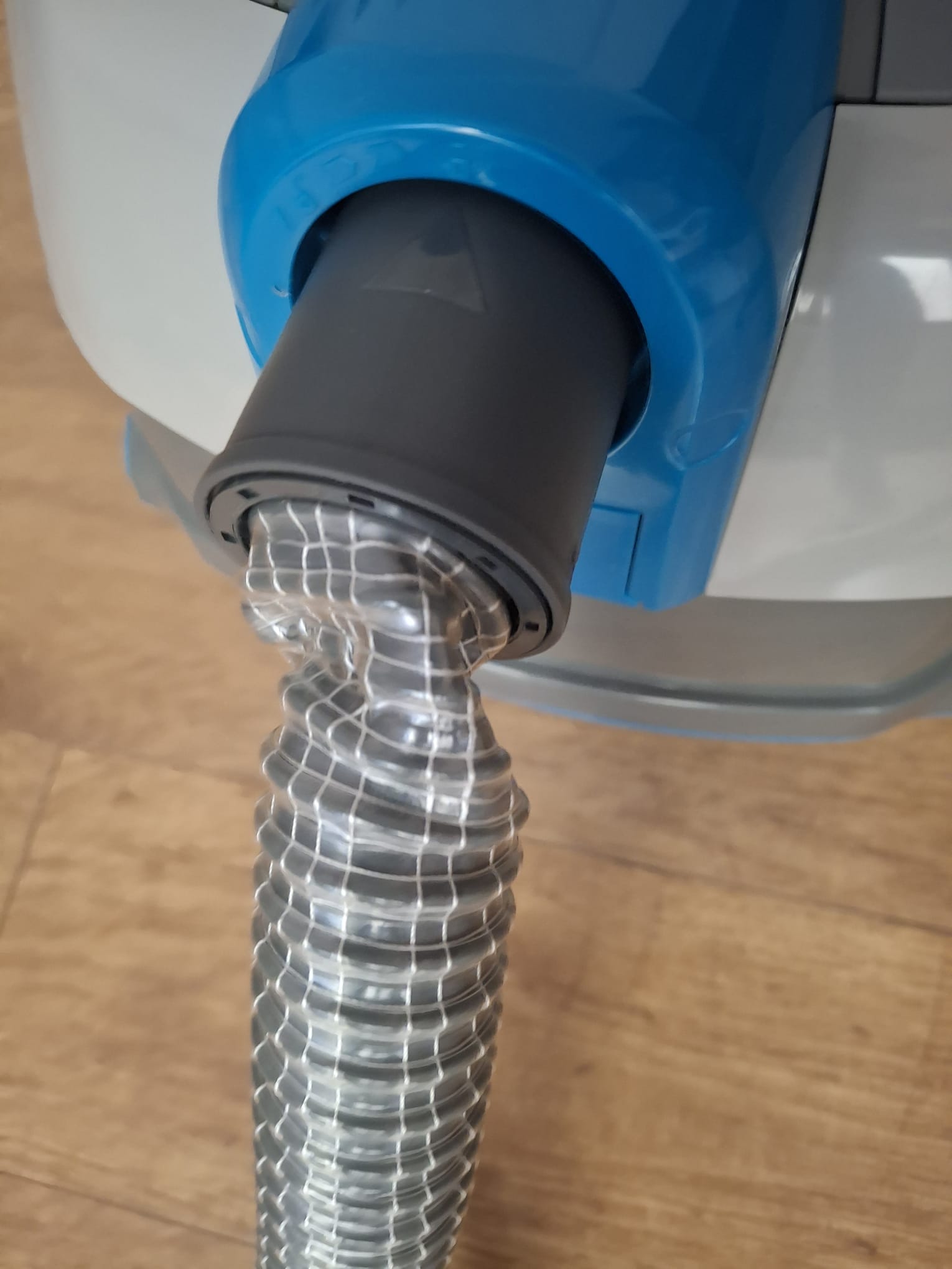Aspirator cu spalare Zelmer ZVC9140D, Wet&Dry, 2100 W putere maxima, digital, reglare electronica a puterii de aspirare, rezervor apa 5.2 l, filtru HEPA 13, alb/albastru