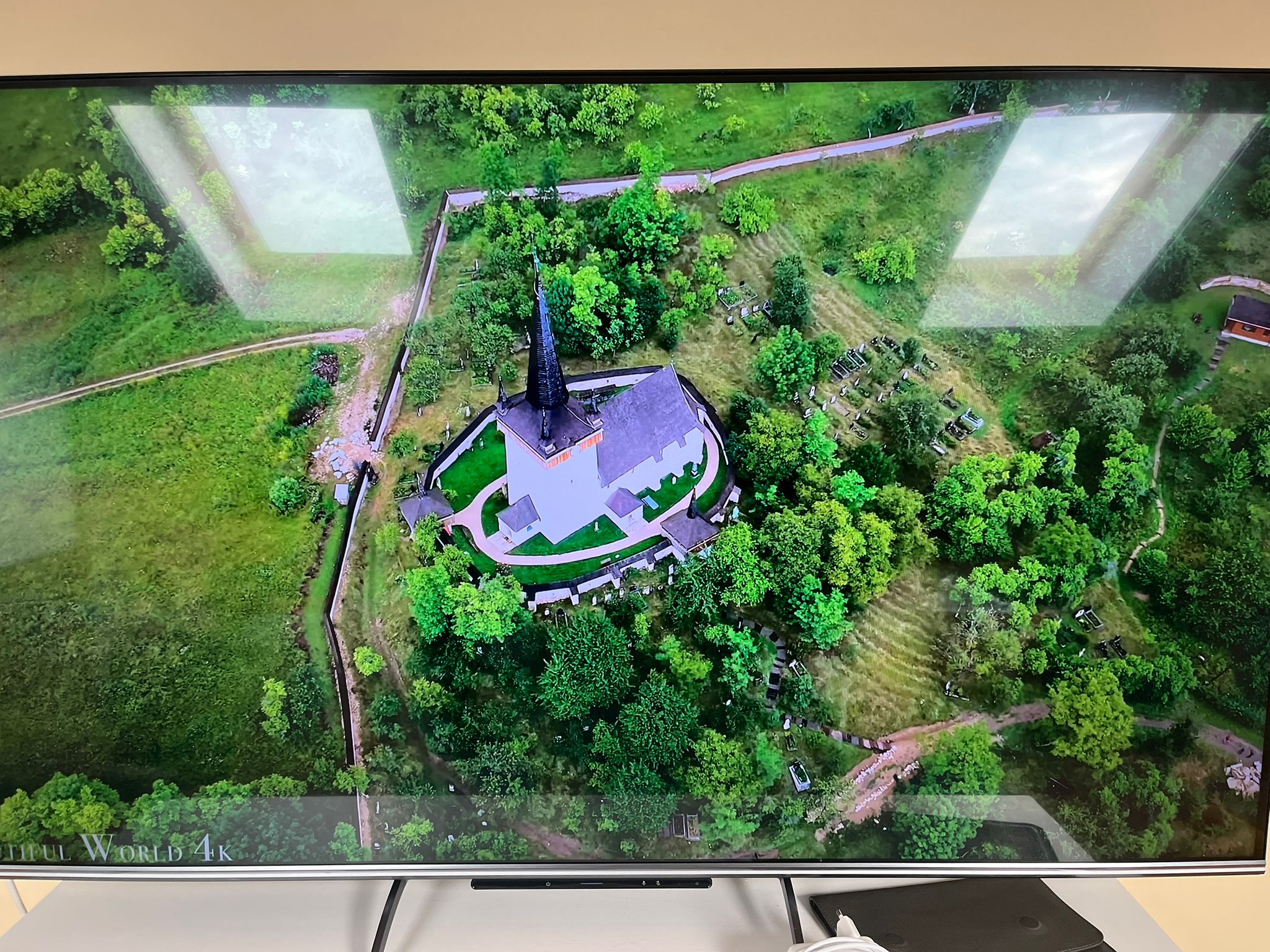 Televizor METZ QLED 55MQE8000, 139 cm, Smart Google TV, 4K Ultra HD, 100 Hz, Clasa F (Model 2024)
