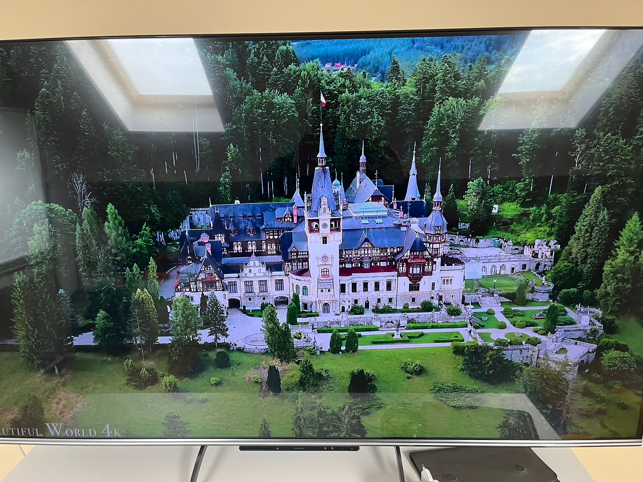 Televizor METZ QLED 55MQE8000, 139 cm, Smart Google TV, 4K Ultra HD, 100 Hz, Clasa F (Model 2024)