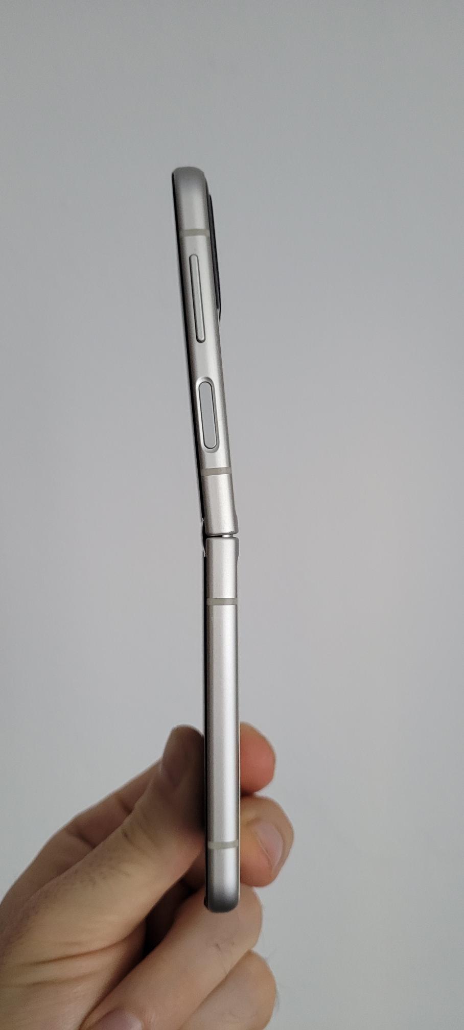 Telefon mobil Samsung Galaxy Z Flip3, 8GB RAM, 128GB, 5G, CREAM