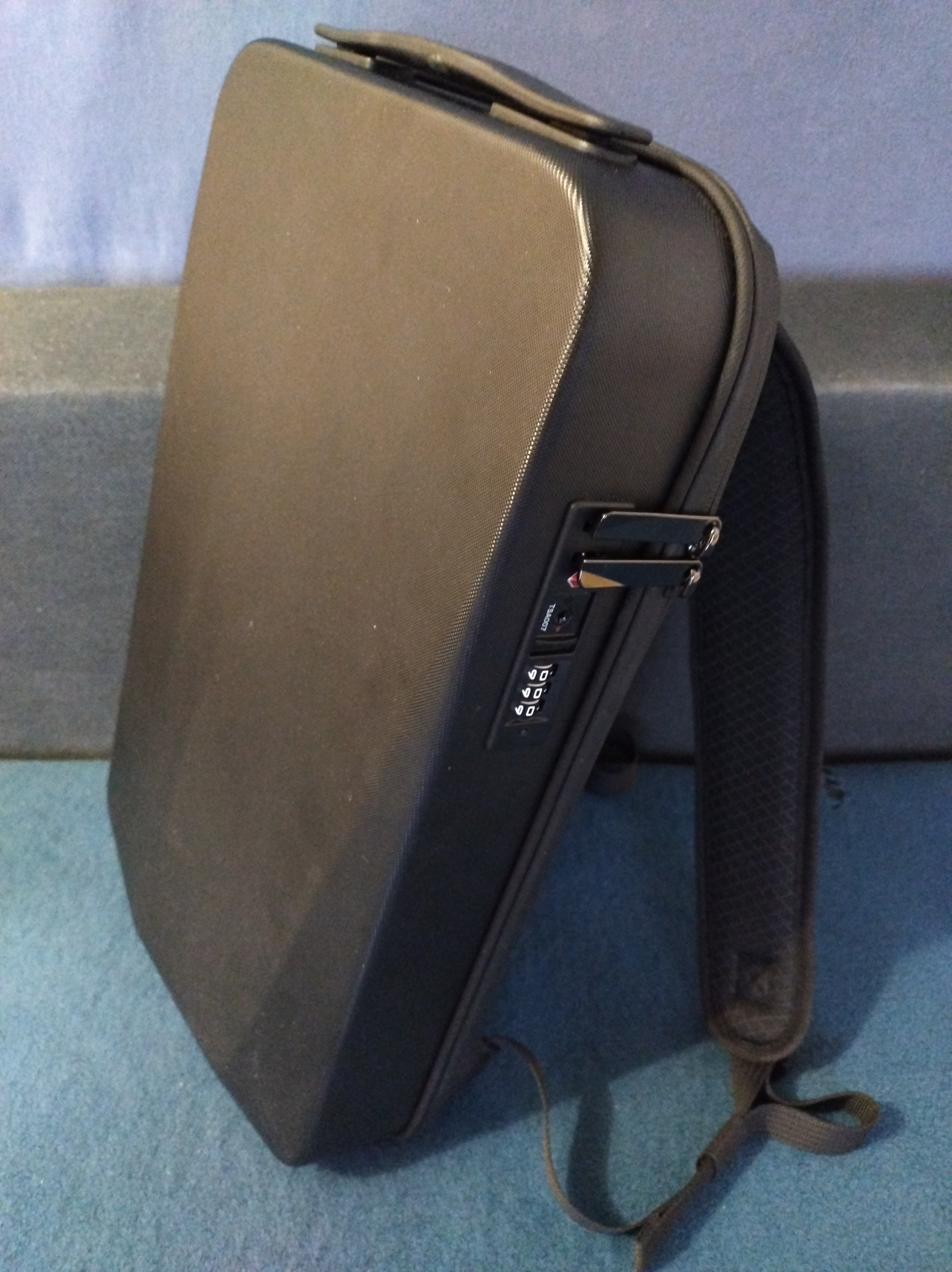 Rucsac Laptop 15.6" Smart Business, Zadabso®, cu Cifru, USB, Impermeabil, Carcasa Rigida, Sistem Antifurt, Titan