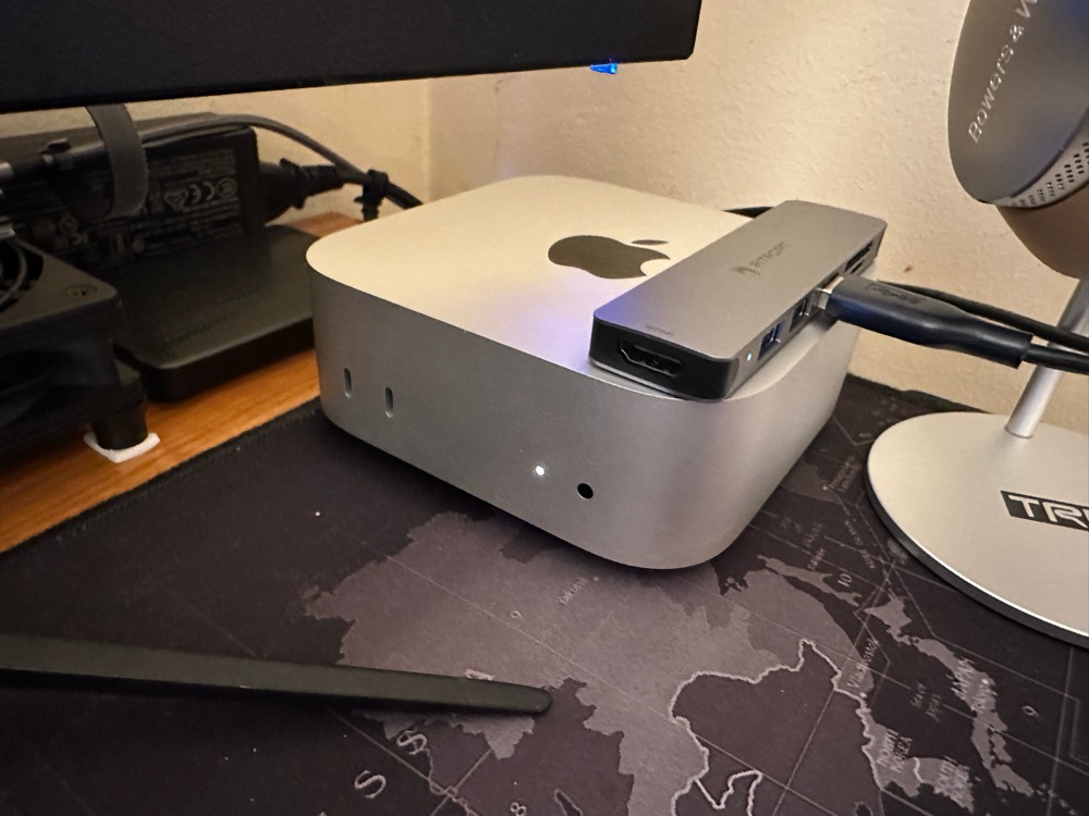 Mac Mini PC Apple cu procesor Apple M4, 10 nuclee CPU and 10
