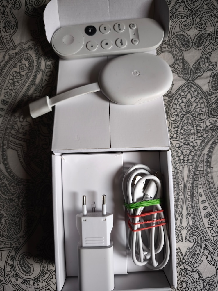 Google Chromecast TV, 4K, HDMI, Bluetooth, Wi-Fi, Alb - eMAG.ro
