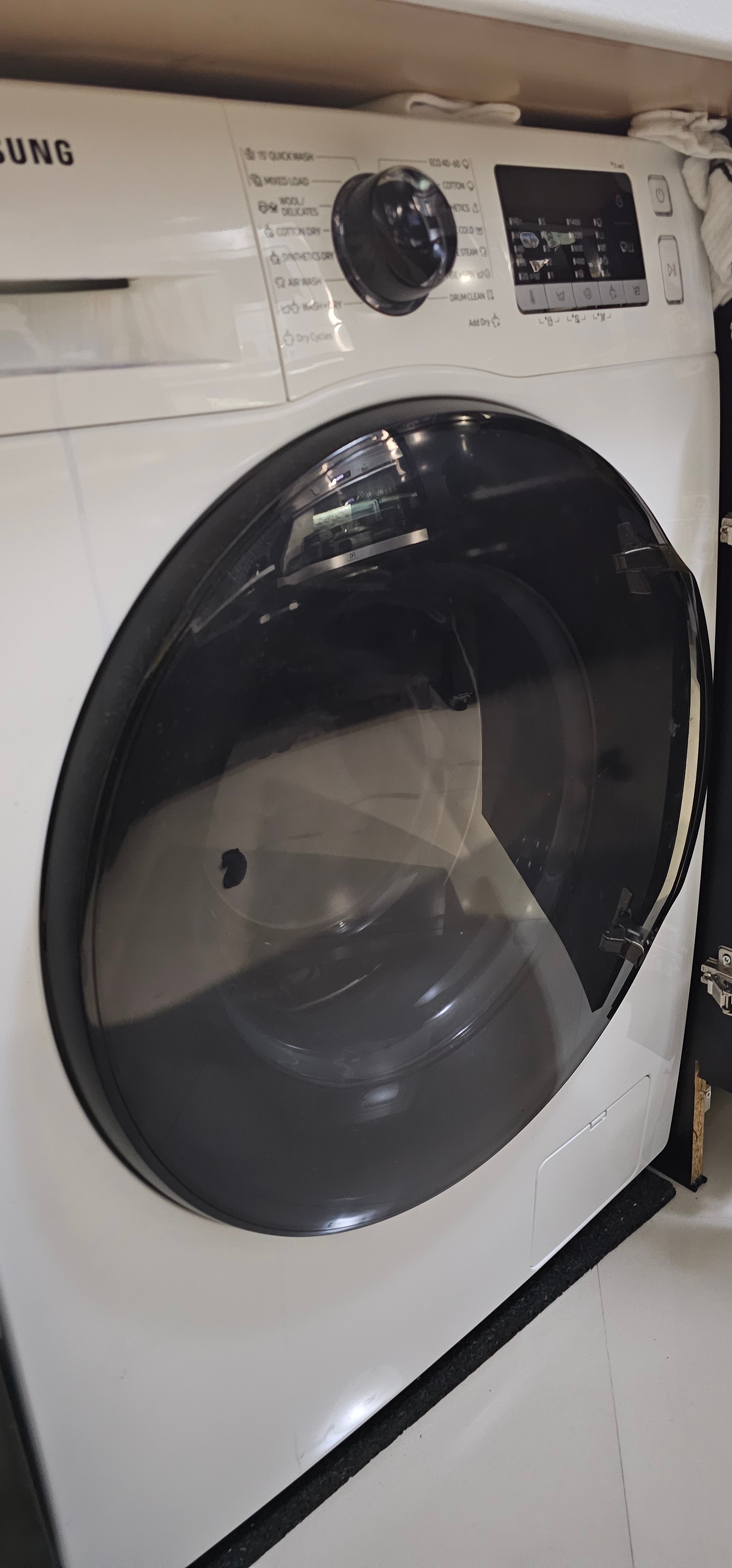 Masina de spalat rufe cu uscator Samsung WD80TA046BE/LE , 8 kg spalare, 5 kg uscare, 1400 rpm, Clasa C, Motor Digital Inverter, Eco Bubble, Bubble Soak, Steam, Airwash, Alb