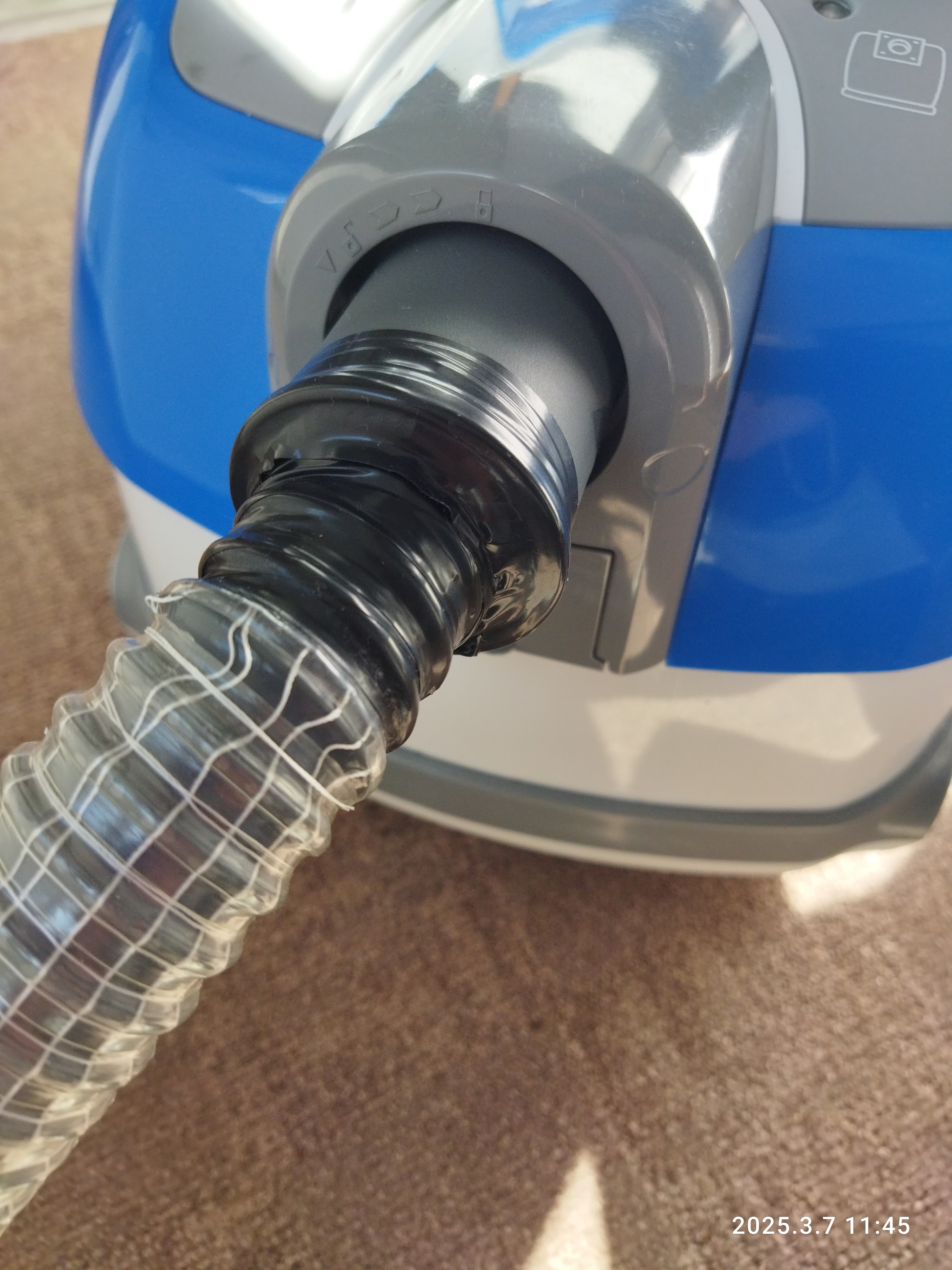 Aspirator cu spalare Zelmer ZVC9140D, Wet&Dry, 2100 W putere maxima, digital, reglare electronica a puterii de aspirare, rezervor apa 5.2 l, filtru HEPA 13, alb/albastru