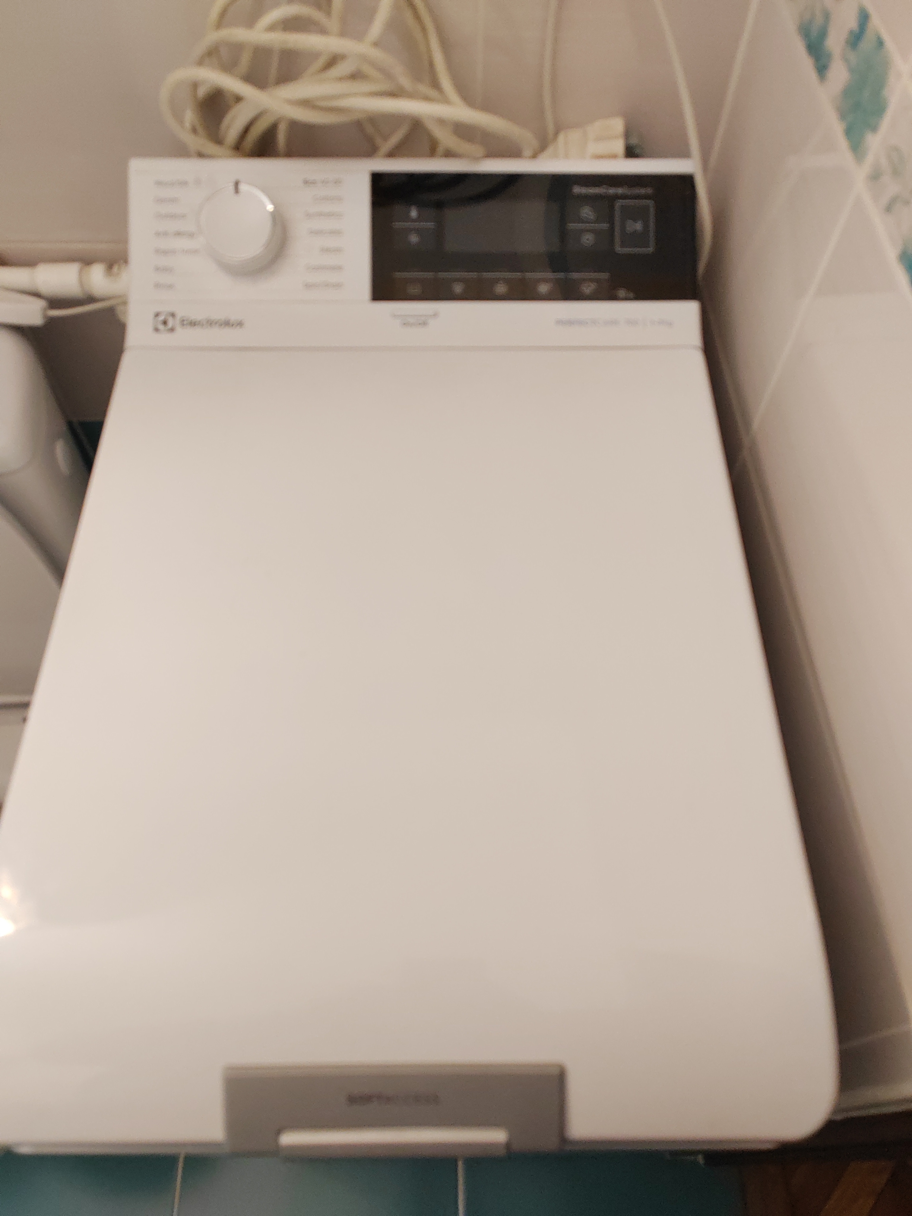 Masina de spalat rufe cu incarcare verticala Electrolux EW7TN3272, 6 kg, 1200 rpm, Clasa B, Motor Inverter, SteamCare, SensiCare, Soft Opening, Alb