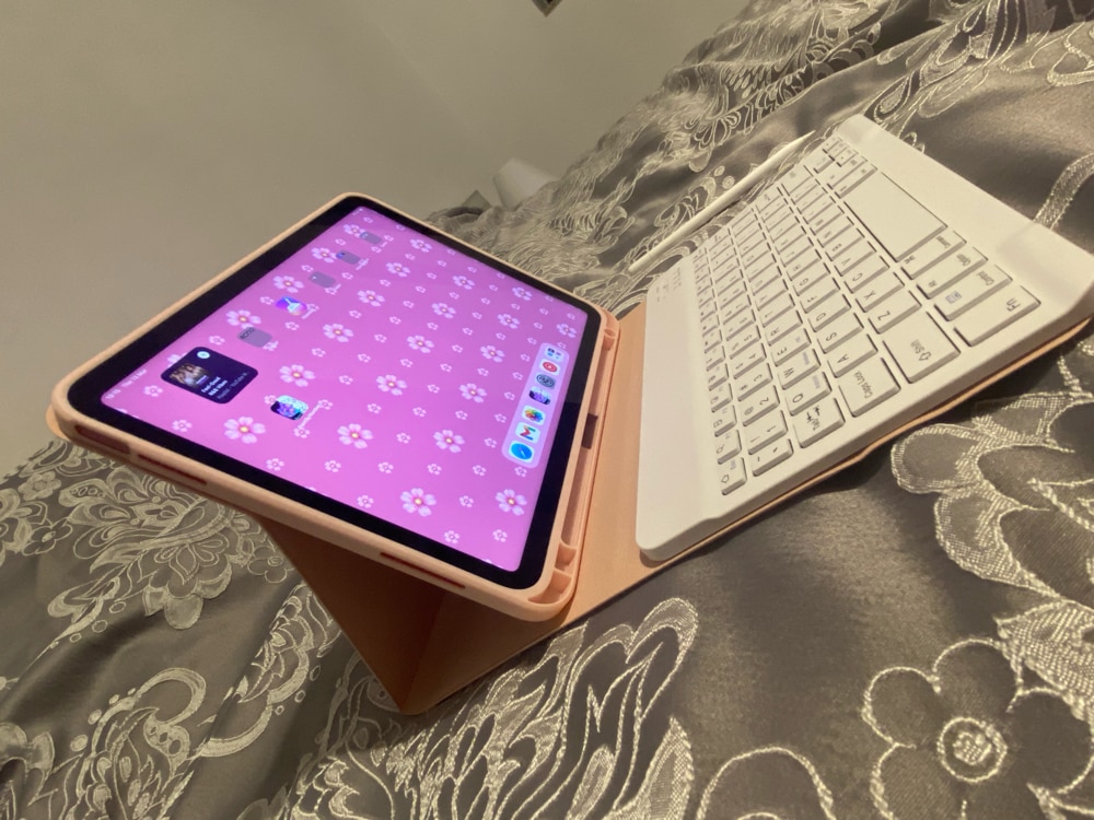 Carcasa cu tastatura pentru iPad 10.9 2022 (a 10-a generatie) cu suport pentru creion, detasabil magnetic, tastatura Bluetooth wireless, activare/dezactivare automata, roz