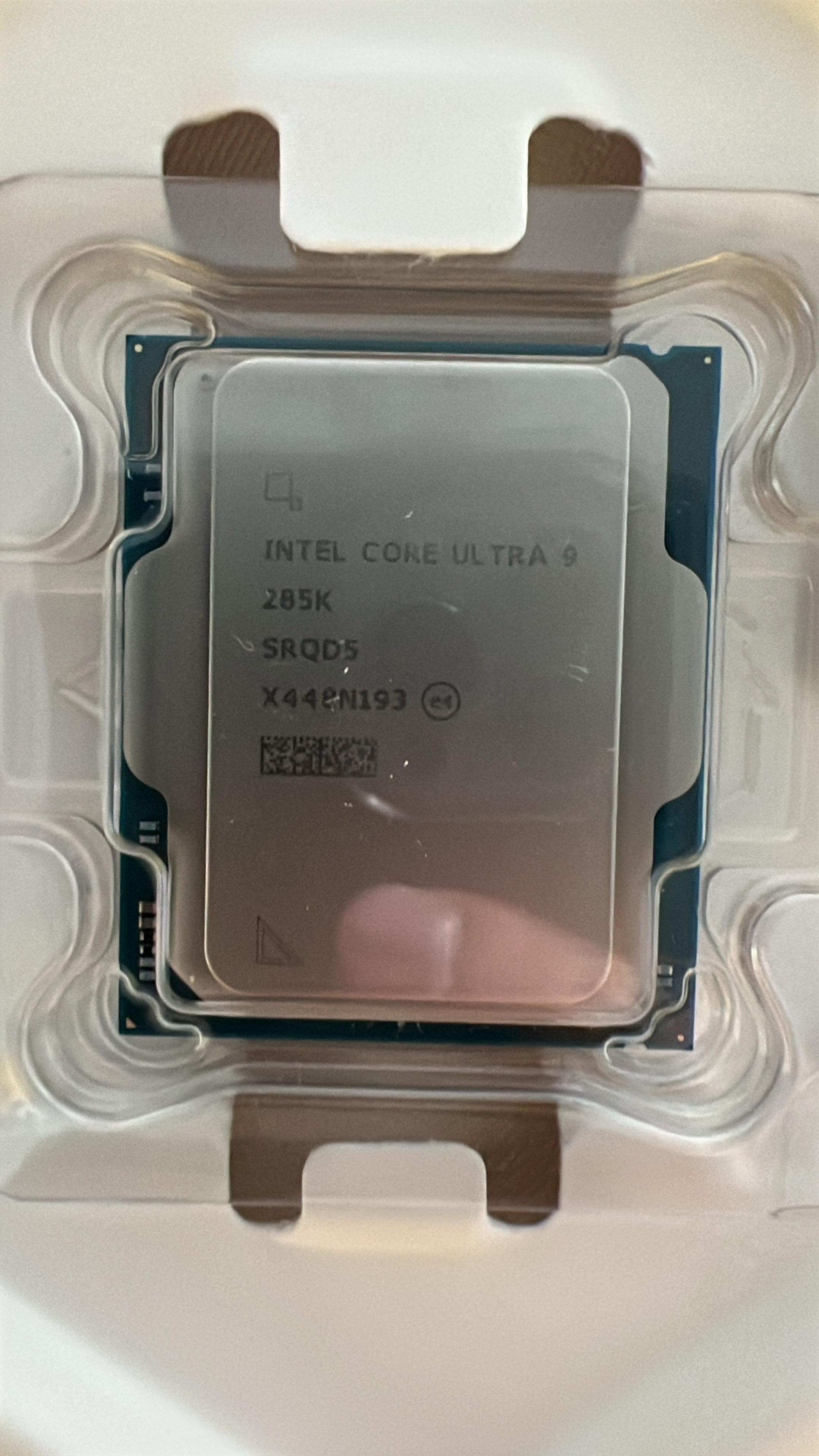 Procesor Intel® Core™ Ultra 9 285K Arrow Lake, pana la 5.7GHz