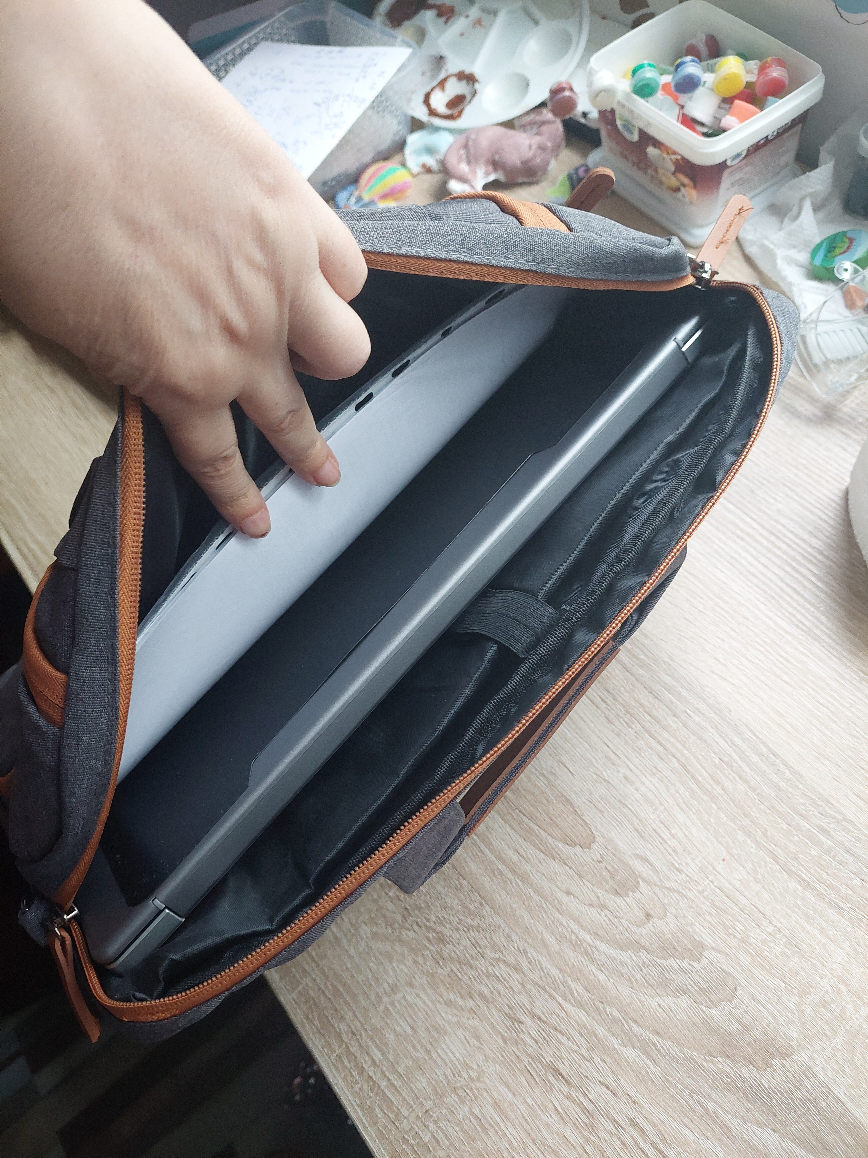 Geanta Universala VarioShop®, pentru Laptop 15.6 inch, Sistem Prindere Valiza, Design Elegant, Rezistenta la Apa, Compatibila laptop Apple MacBook, Asus, Acer, Dell, Huawei, 39 x 28 cm, Gri