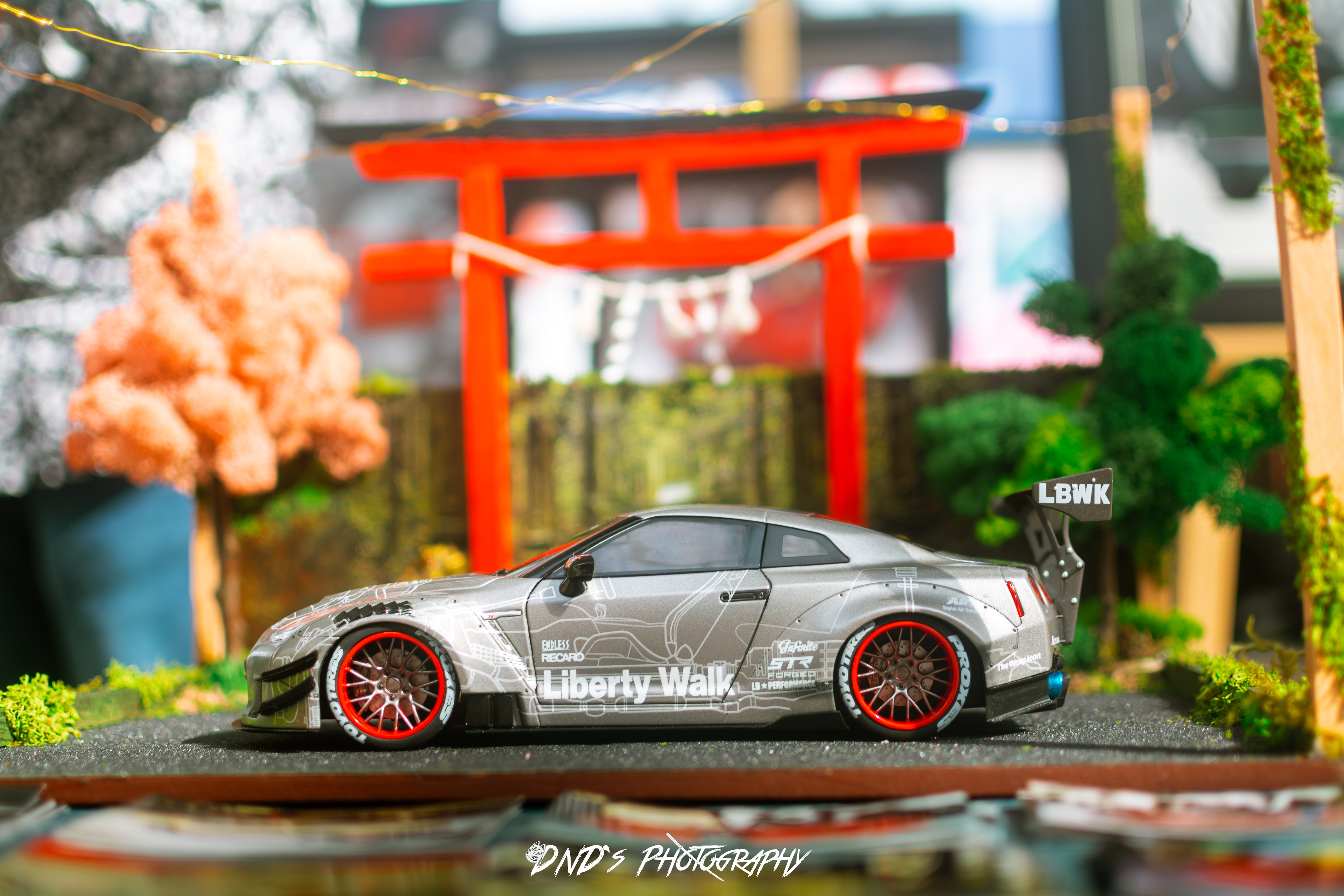 Macheta Nissan GT-R R35 cu Kit LBWK gri - 1/18 Solido - eMAG.ro