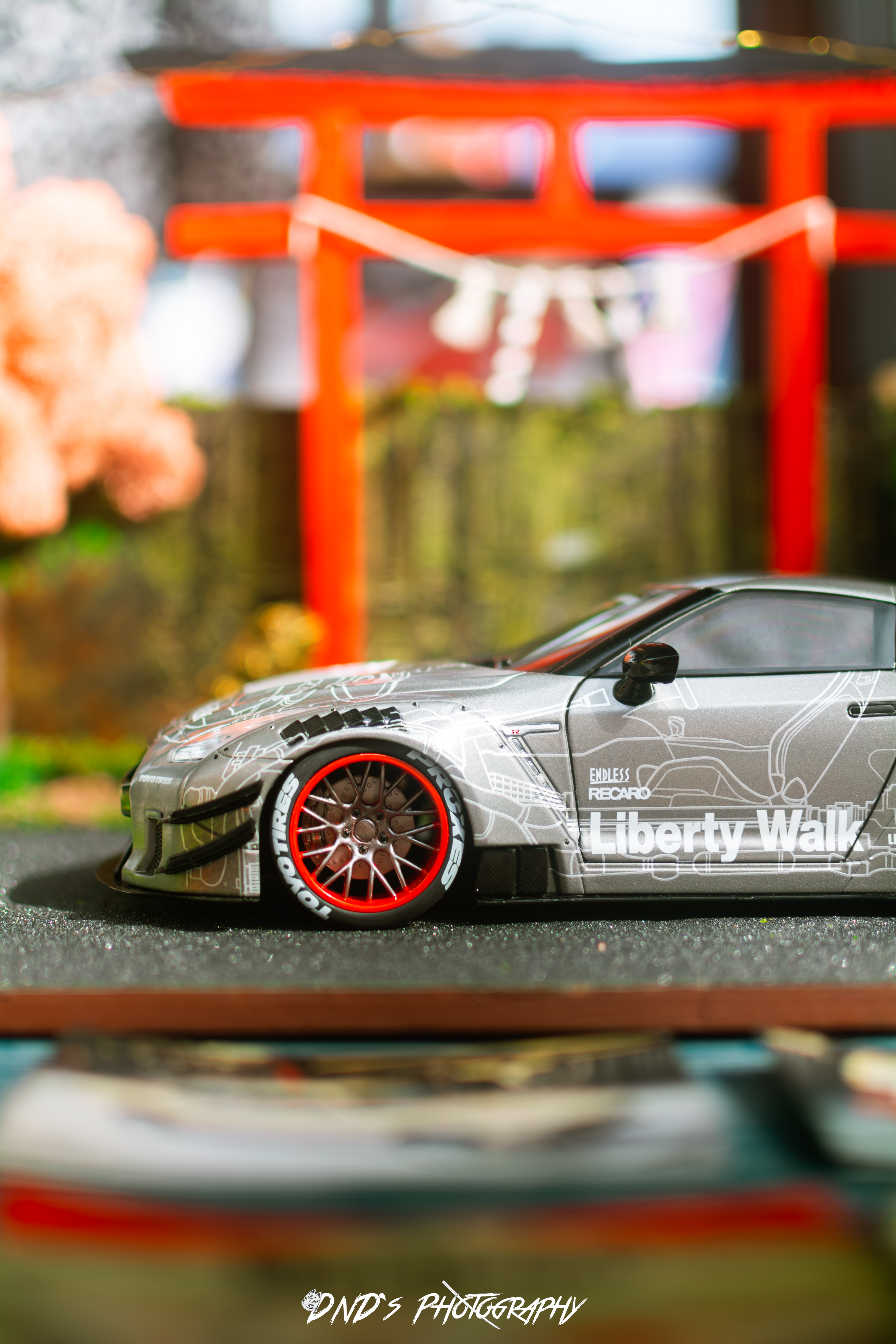 Macheta Nissan GT-R R35 cu Kit LBWK gri - 1/18 Solido - eMAG.ro