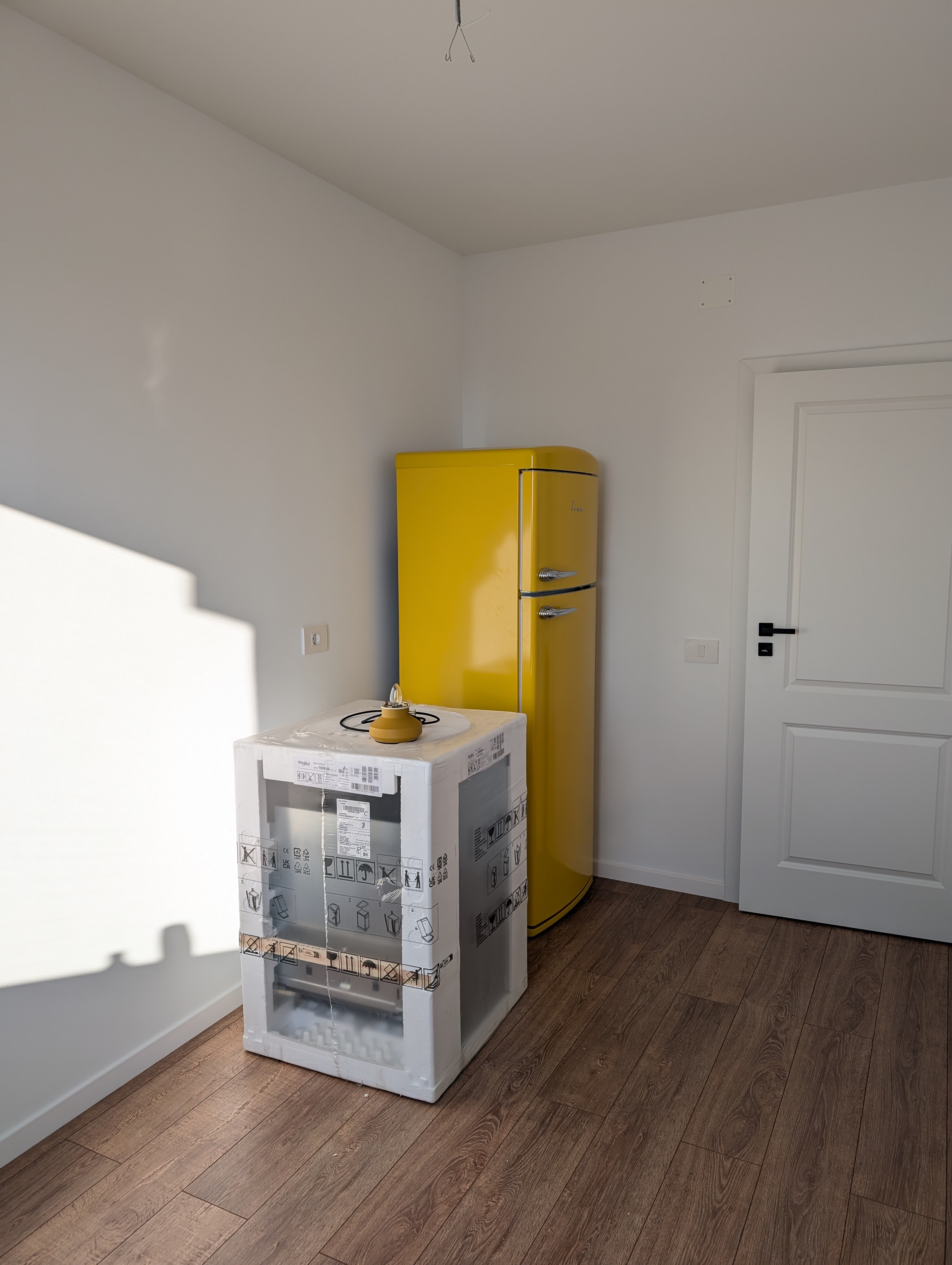 RESIGILAT: Frigider cu doua usi Fram FDD-VRR311BLE++, 311 l, Clasa E, Control mecanic cu termostat ajustabil, Lumina led, H 179.4 cm, Albastru.