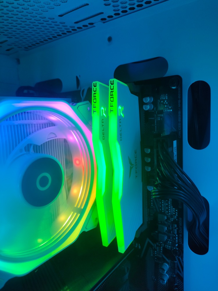 Memorie Team Group T-Force Delta RGB White DDR4 - 16GB (2x8GB