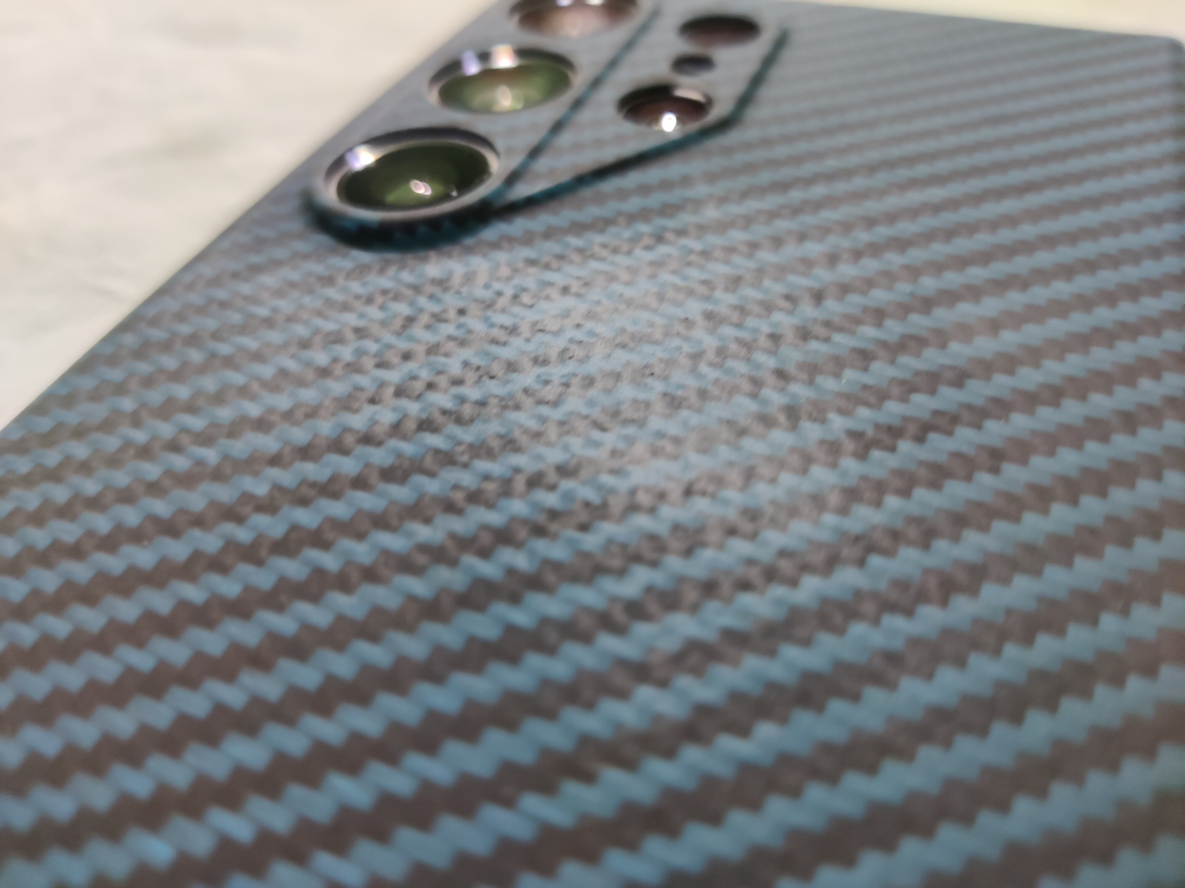 Husa fibra de carbon SILKASE pentru Samsung Galaxy S24 Ultra, aramid kevlar, protectie camera, negru/albastru