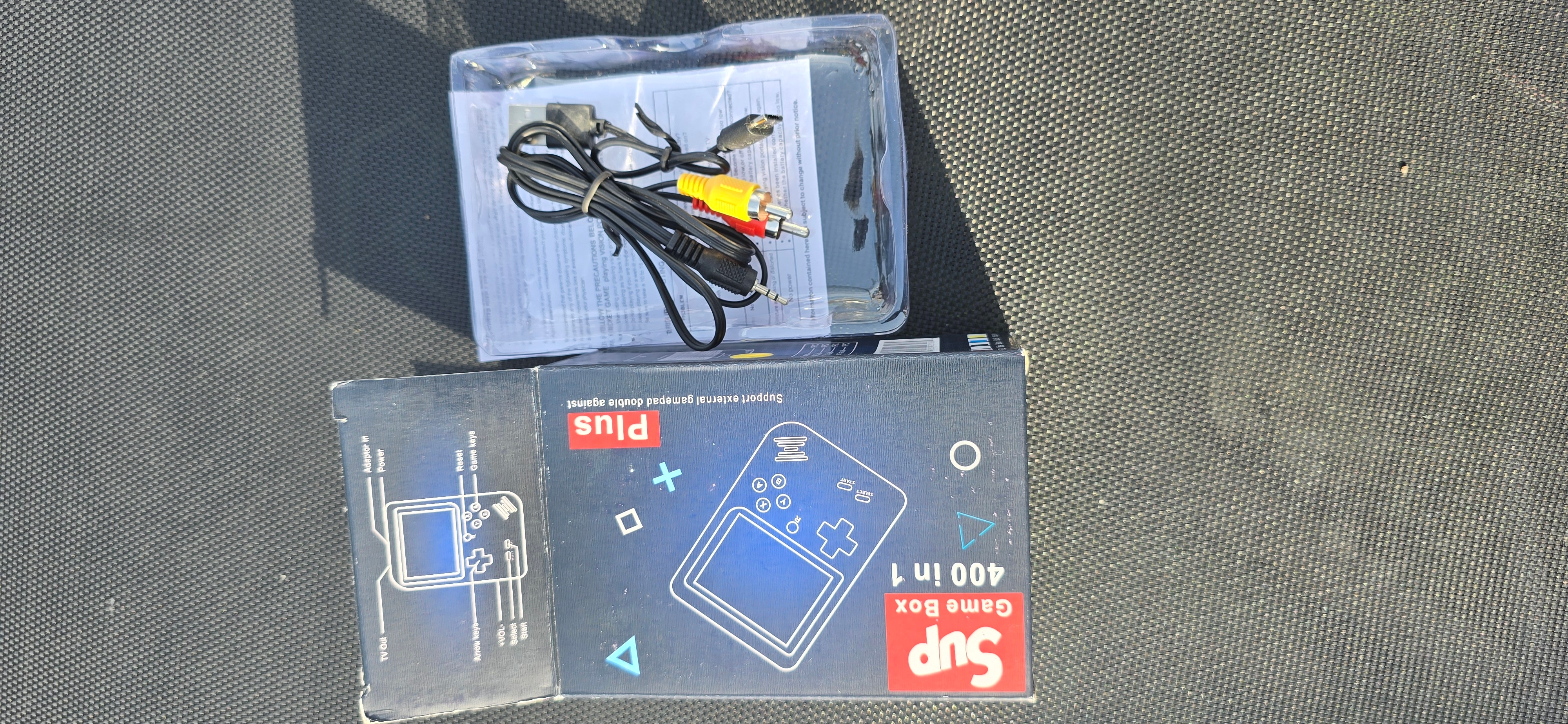 Mini consola SUP Game Box, 400 jocuri ale copilariei, ecran LCD, cablu AV pentru conectare la TV, galben ® RIF REFCO