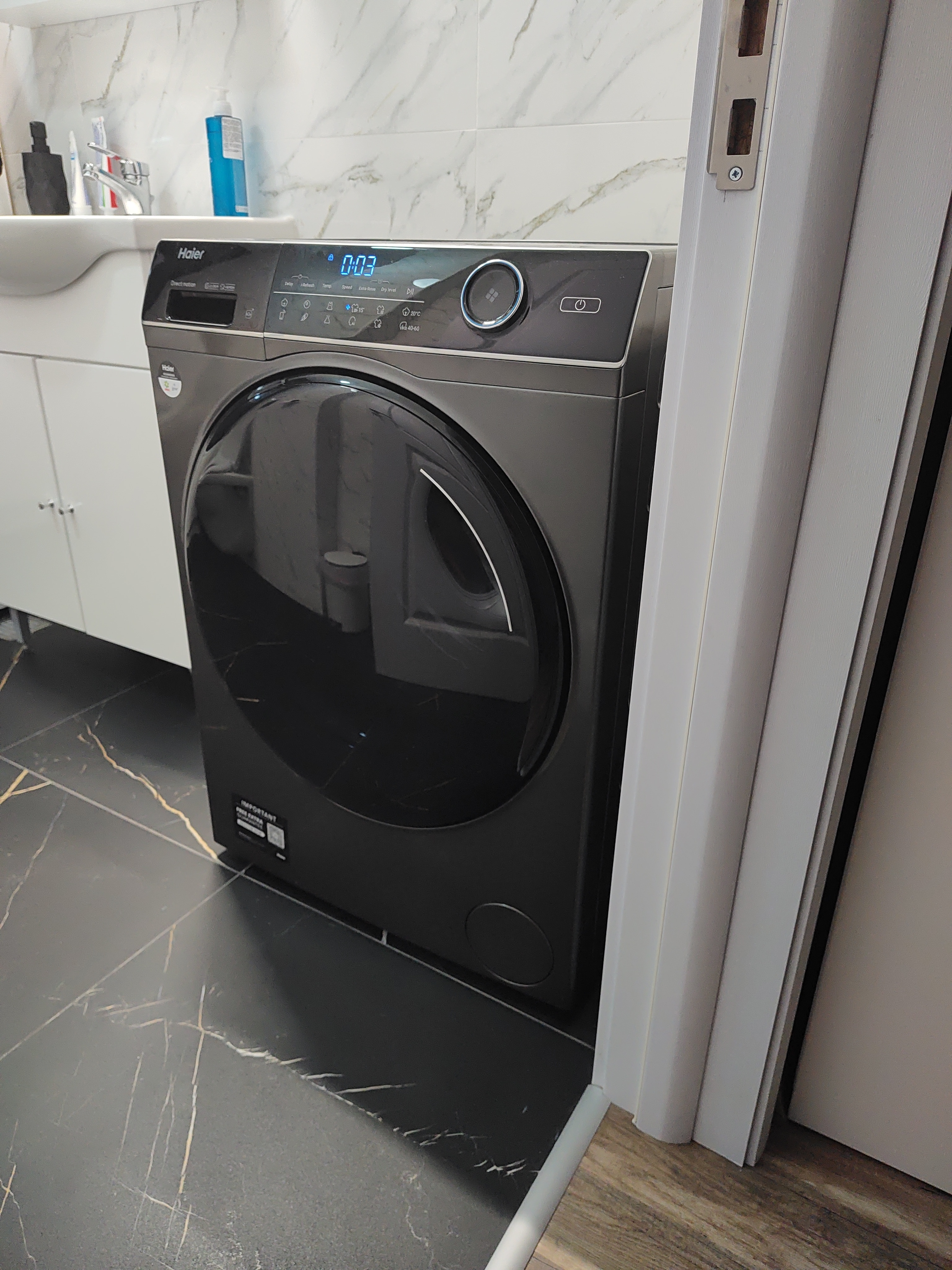 Masina de spalat rufe cu uscator Slim Haier HWD80-B14979-S, 8 kg spalare, 5 kg uscare, 1400 rpm, Clasa A, Motor Direct Motion, iRefresh, ABT, Dual Spray, Pillow Drum, Smart Detecting, Alb