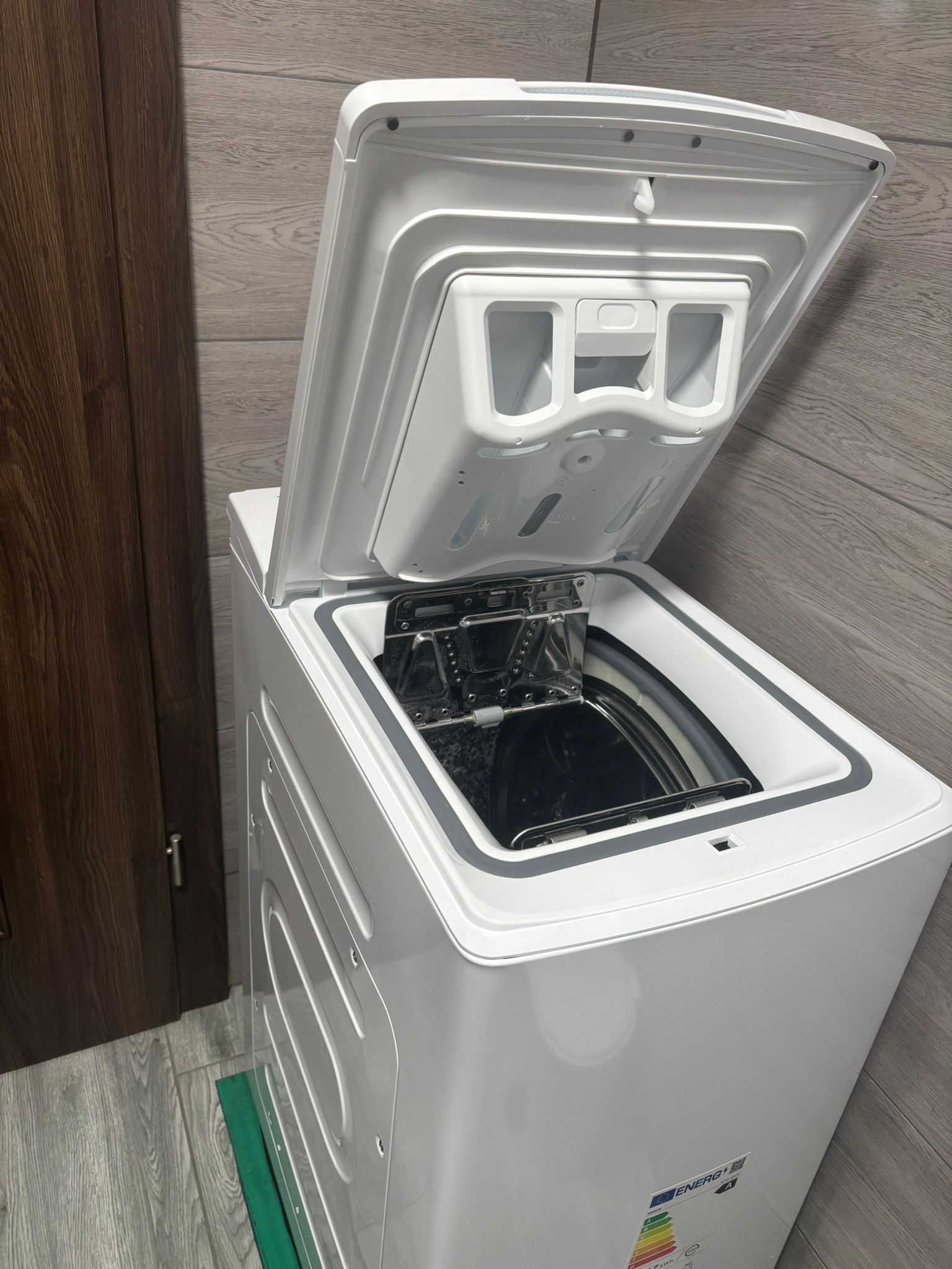 Masina de spalat rufe verticala Samus WTSI-80132, 8 kg, 1300 rpm, Motor Inverter, 15 programe, latime 40 cm, Programe speciala Hygiene, Blugi, Blocare acces copii, auto-echilibrare tambur, Alba