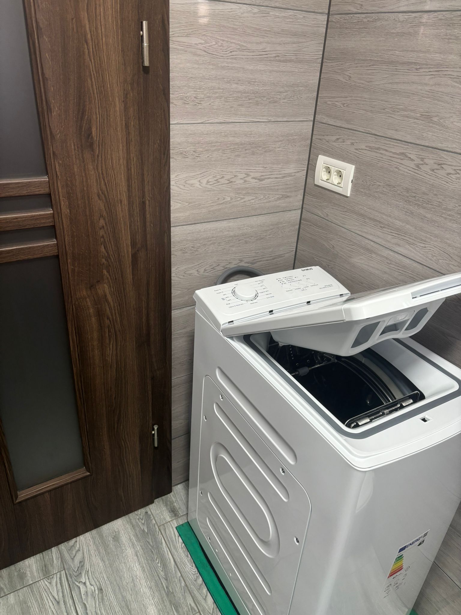 Masina de spalat rufe verticala Samus WTSI-80132, 8 kg, 1300 rpm, Motor Inverter, 15 programe, latime 40 cm, Programe speciala Hygiene, Blugi, Blocare acces copii, auto-echilibrare tambur, Alba