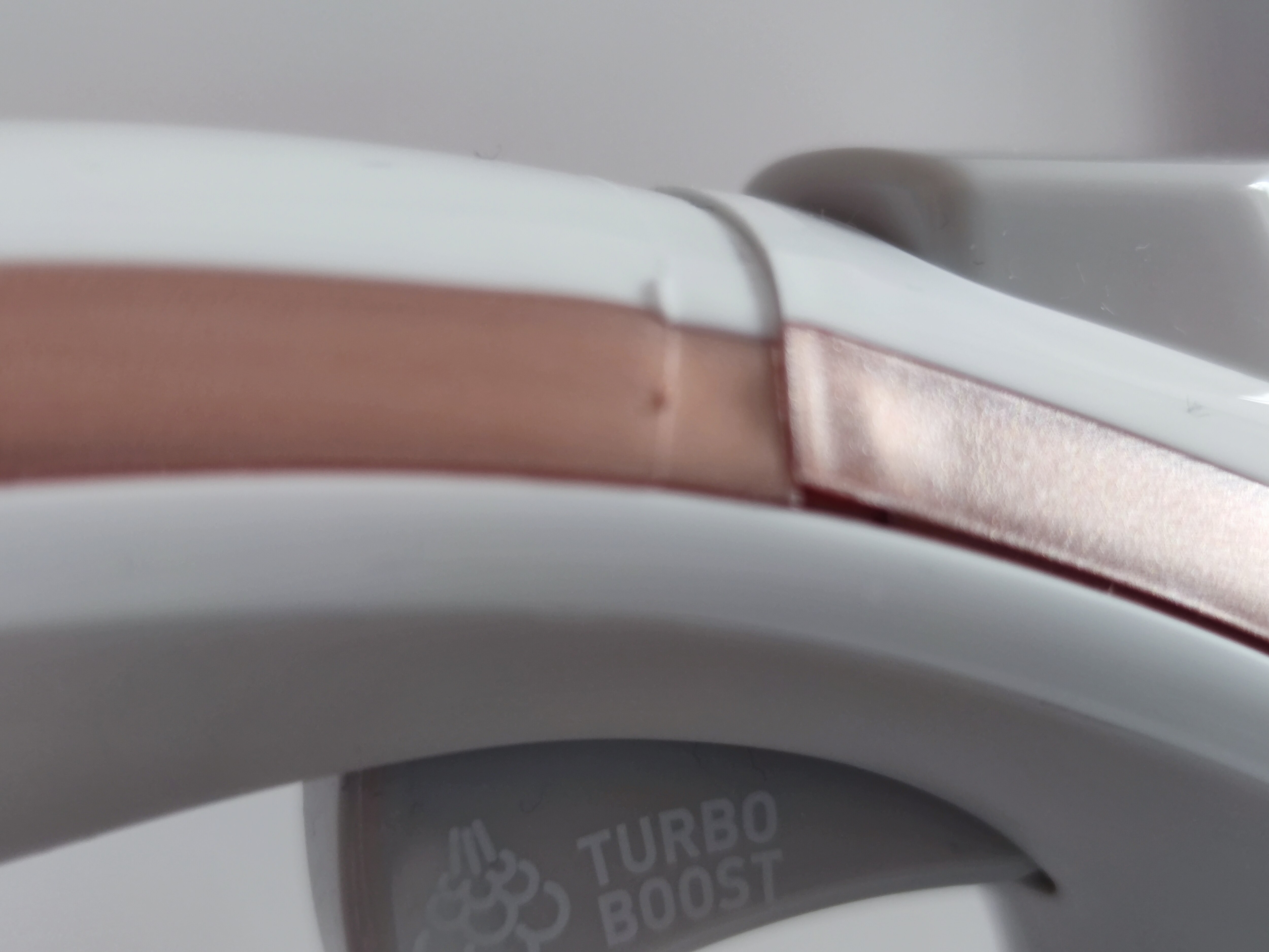 RESIGILAT: Fier de calcat Tefal Turbo Anti-Calc FV5697E1, 3000W, jet abur 270 g/min, abur variabil 0-50 g/min, colector anticalcar, oprire automata, alb/roz