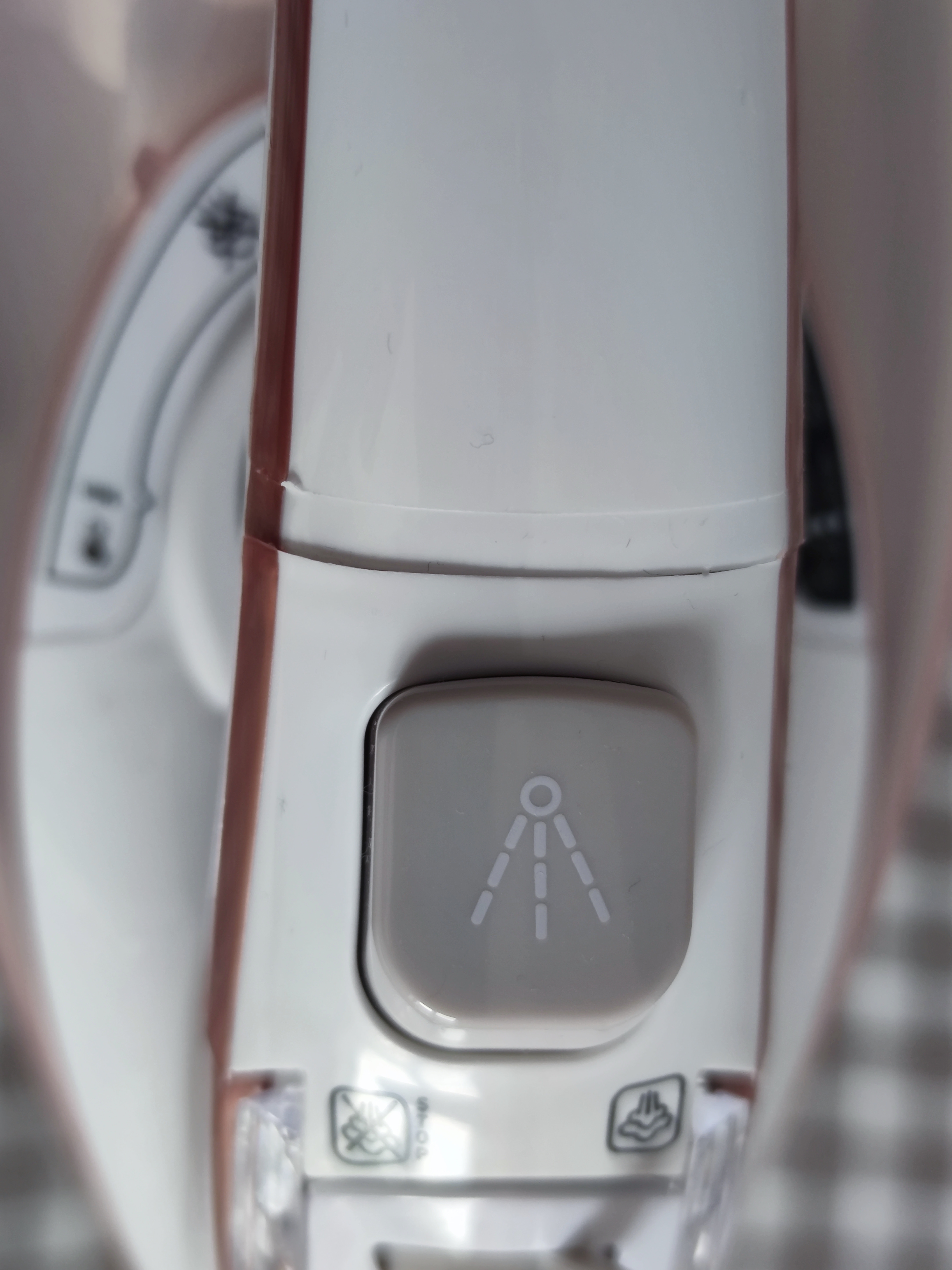 RESIGILAT: Fier de calcat Tefal Turbo Anti-Calc FV5697E1, 3000W, jet abur 270 g/min, abur variabil 0-50 g/min, colector anticalcar, oprire automata, alb/roz