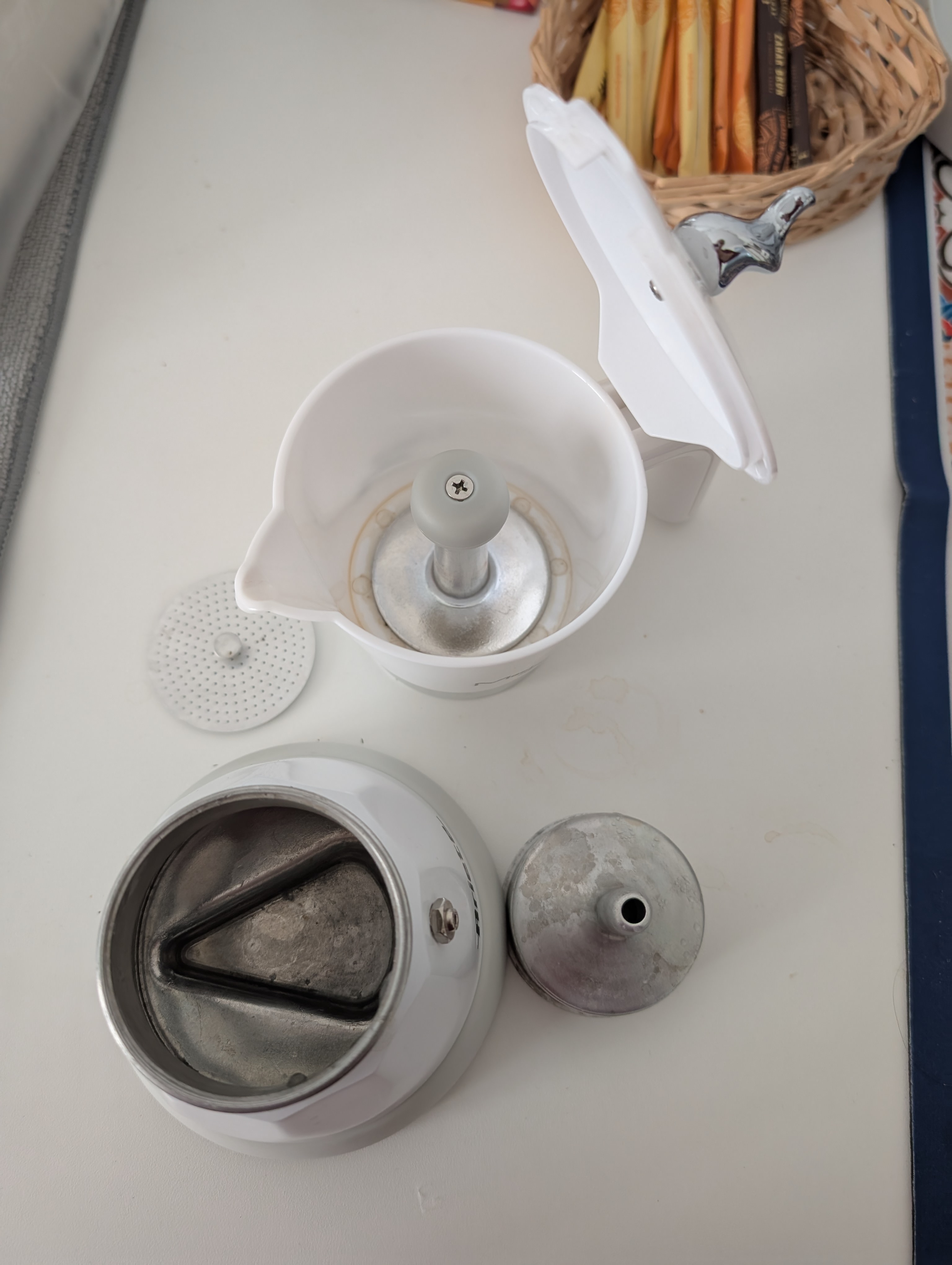 Cafetiera Ariete Mokina alb 100ml 400W 4x2 cani