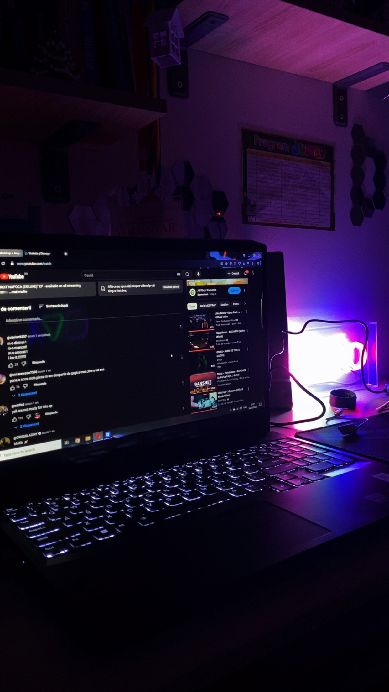 Laptop Gaming Lenovo IdeaPad 3 15ACH6 cu procesor AMD Ryzen™ 7 5800H pana la 4.40 GHz, 15.6", Full HD, IPS, 8GB, 512GB SSD, NVIDIA GeForce RTX 3050 4GB, No OS, Shadow Black