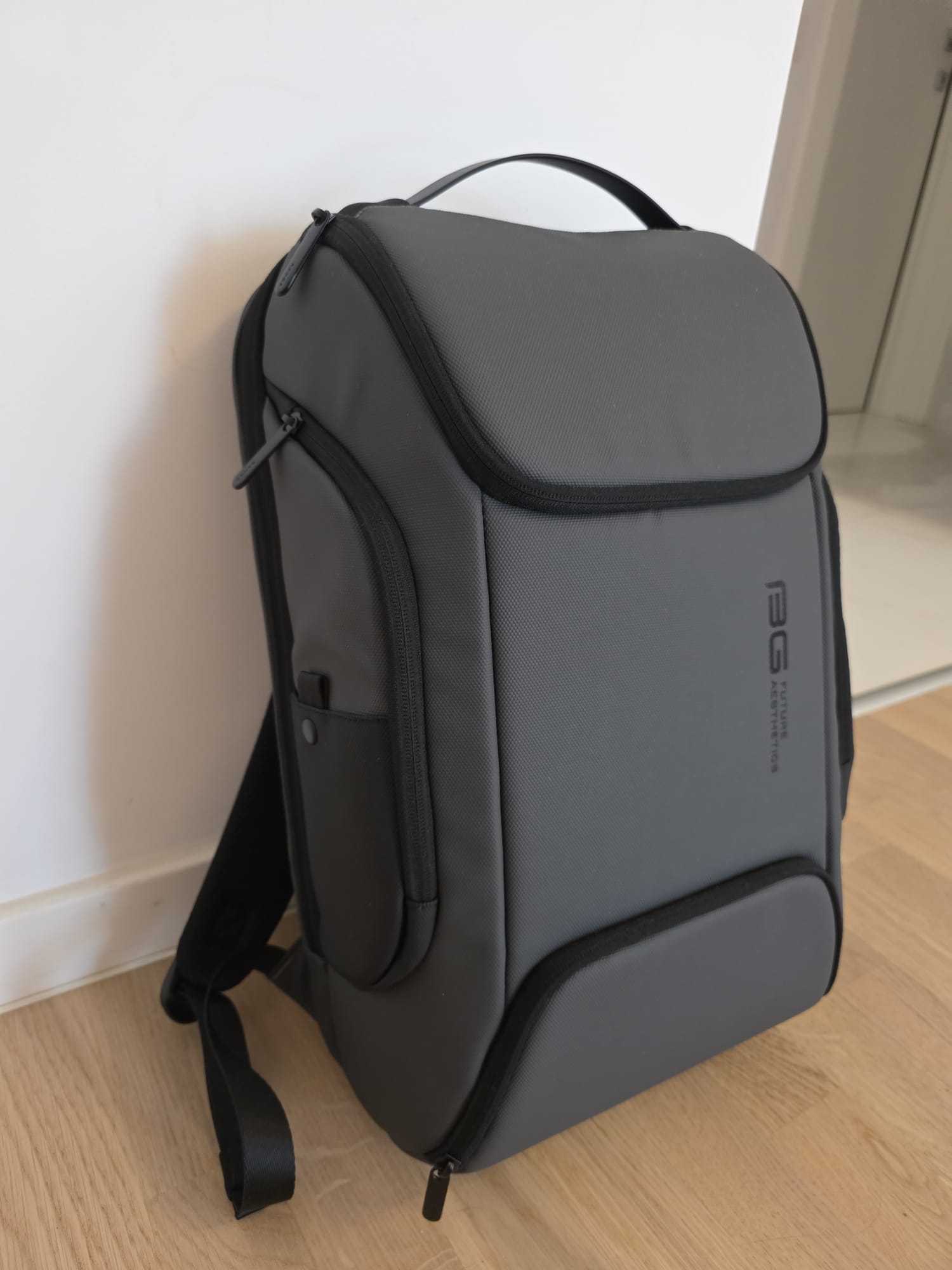 Rucsac laptop 15.6 inch, port USB, si USB-C, rezistent la stropi de apa, buzunar antifurt, sistem fixare pe valiza, carabina cu snur chei, potrivit calatorii, BANGE, BG7267BK, Negru
