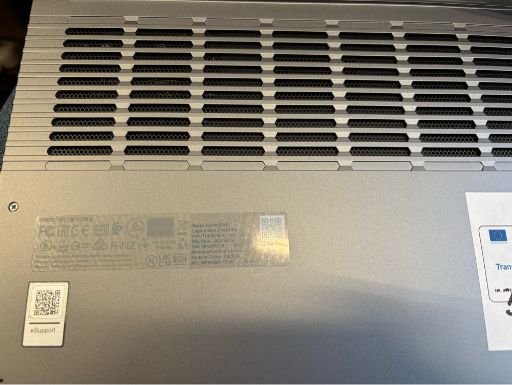 Laptop Gaming Lenovo Legion Slim 5 16AHP9 cu procesor AMD Ryzen™ 7 8845HS pana la 5.1GHz, 16", WQXGA, IPS, 165Hz, 2x 8GB SO-DIMM DDR5-5600, 1TB SSD, NVIDIA® GeForce RTX™ 4060 8GB GDDR6, No OS, Luna Grey, 3y on-site, Premium Care