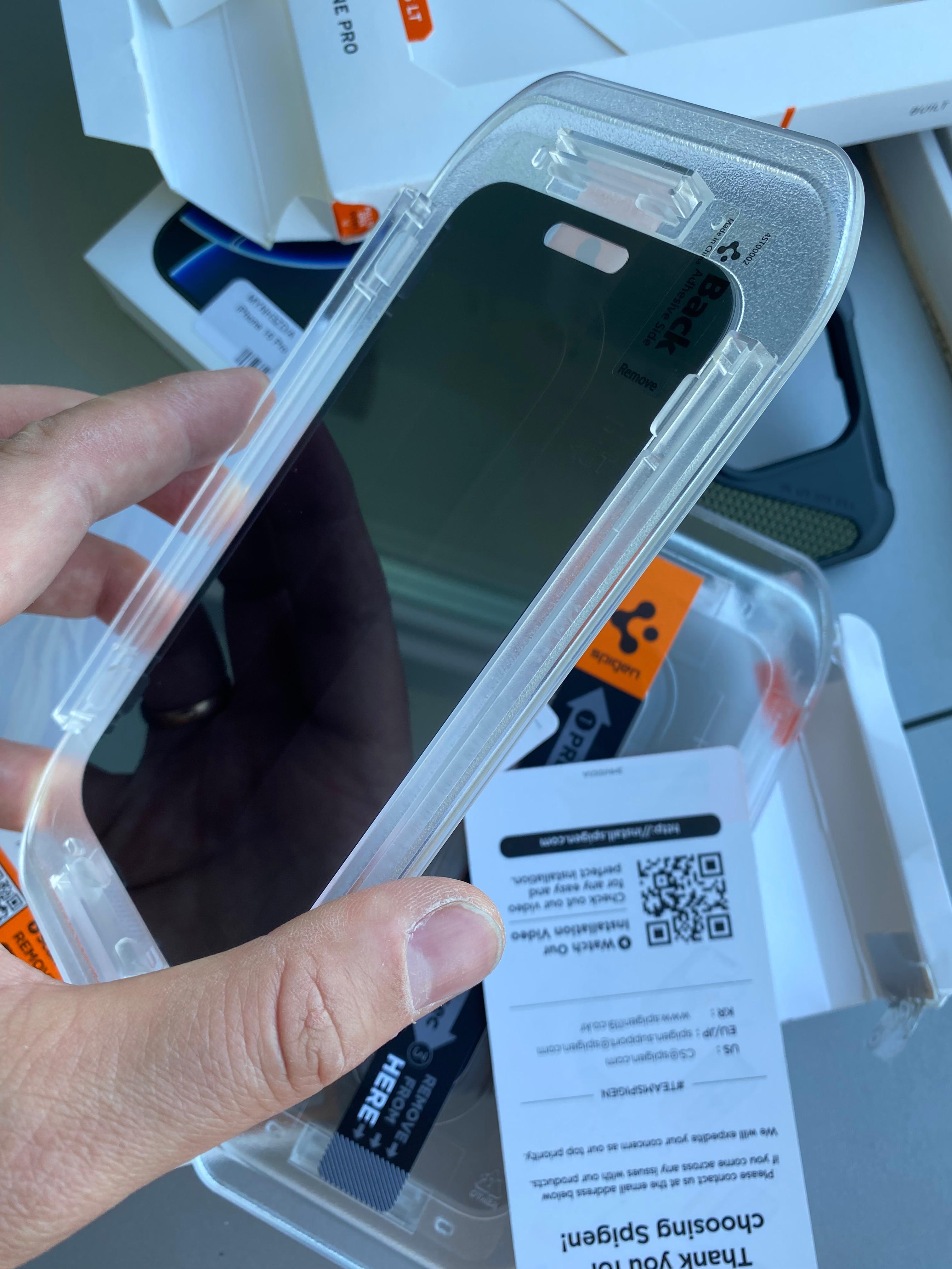 Set 2 folii sticla cu sistem de montare Case friendly Spigen GLAStR EZ FIT compatibil cu iPhone 16 Pro Privacy
