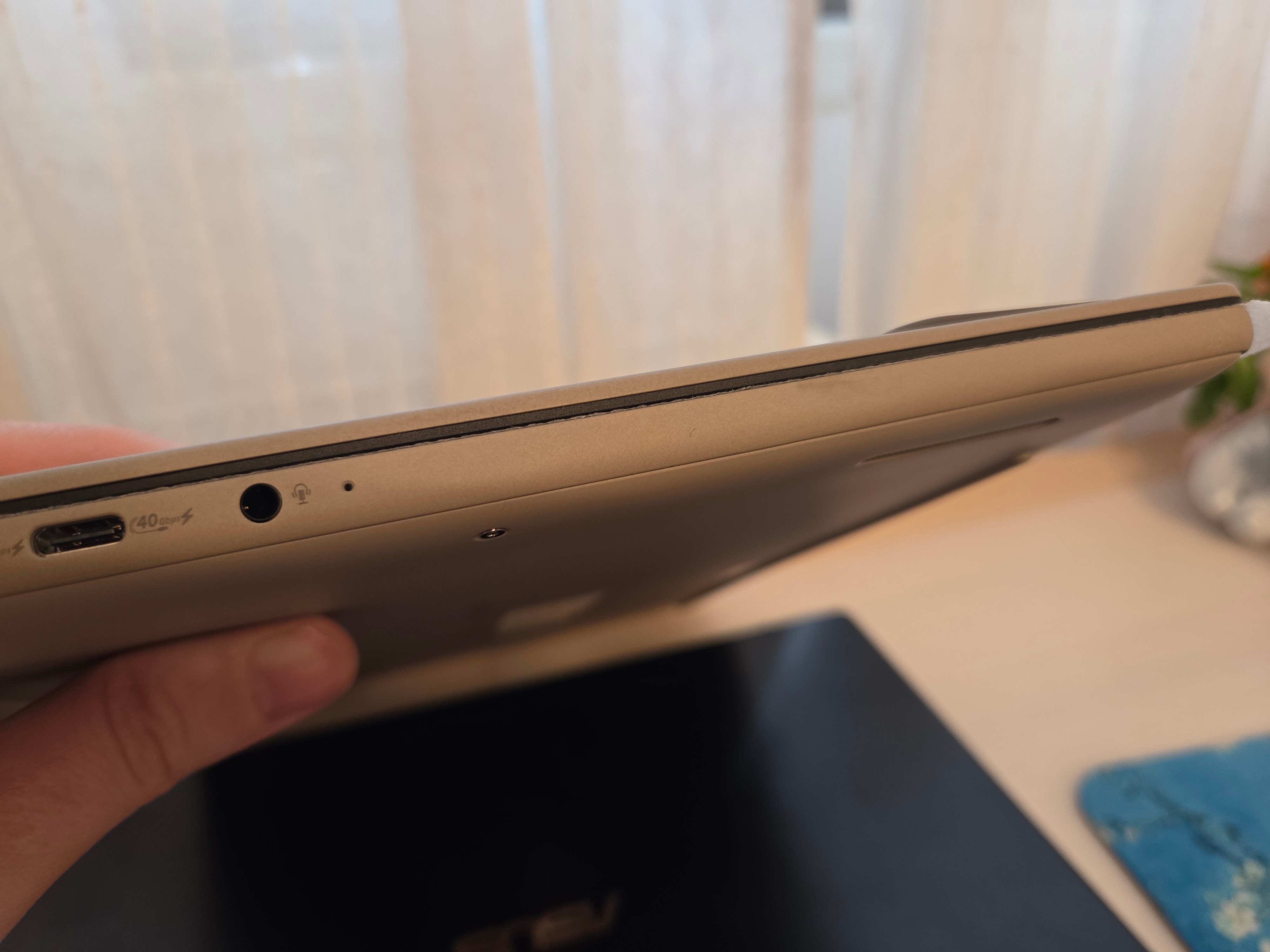 Laptop ASUS Zenbook A14 UX3407RA cu procesor Snapdragon® X Elite X1E 78 100 pana la 3.4GHz, 14'', WUXGA, OLED, 32GB LPDDR5X RAM, 1TB SSD, Qualcomm® Adreno™ GPU, Windows 11 Pro, Zabriskie Beige