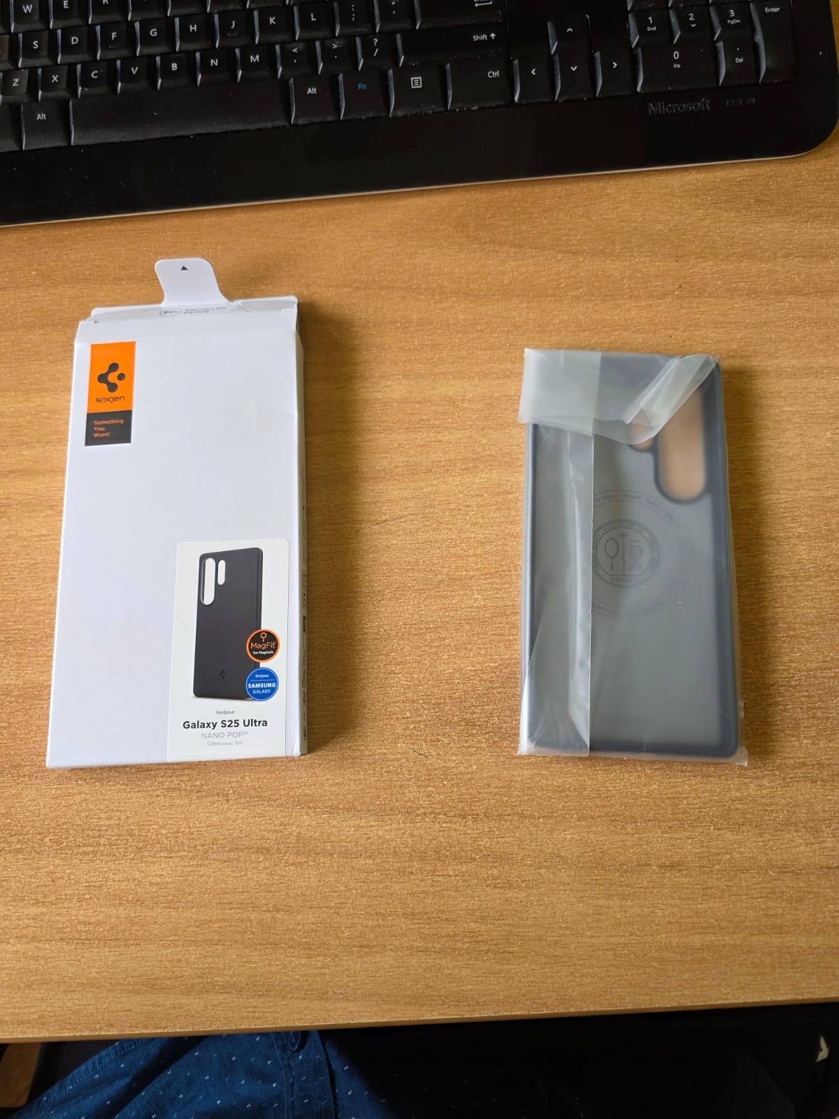 Husa Spigen Nano Pop MagSafe, protectie avansata, design elegant, negru, pentru Samsung Galaxy S25 Ultra, set 1x etui