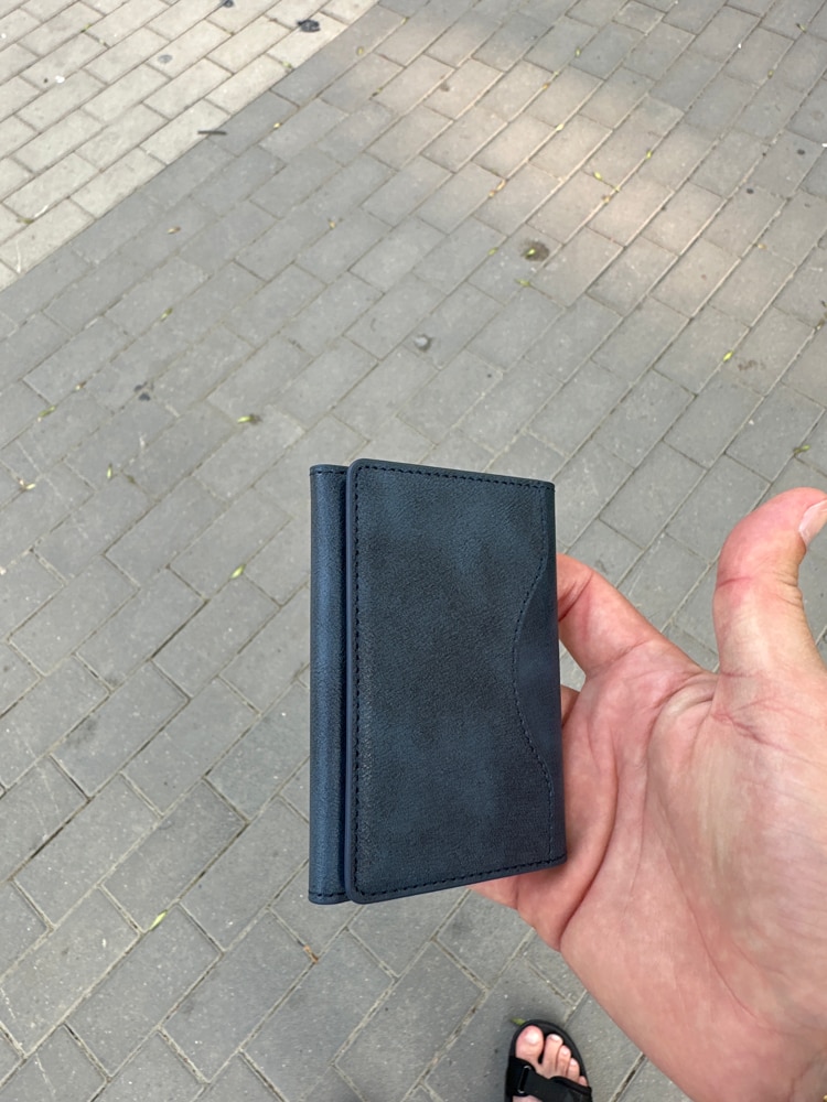 Portofel MagSafe pentru iPhone, Tri-Fold, 6 Compartimente pentru Carduri, Suport triunghi, Leather effect, Albastru