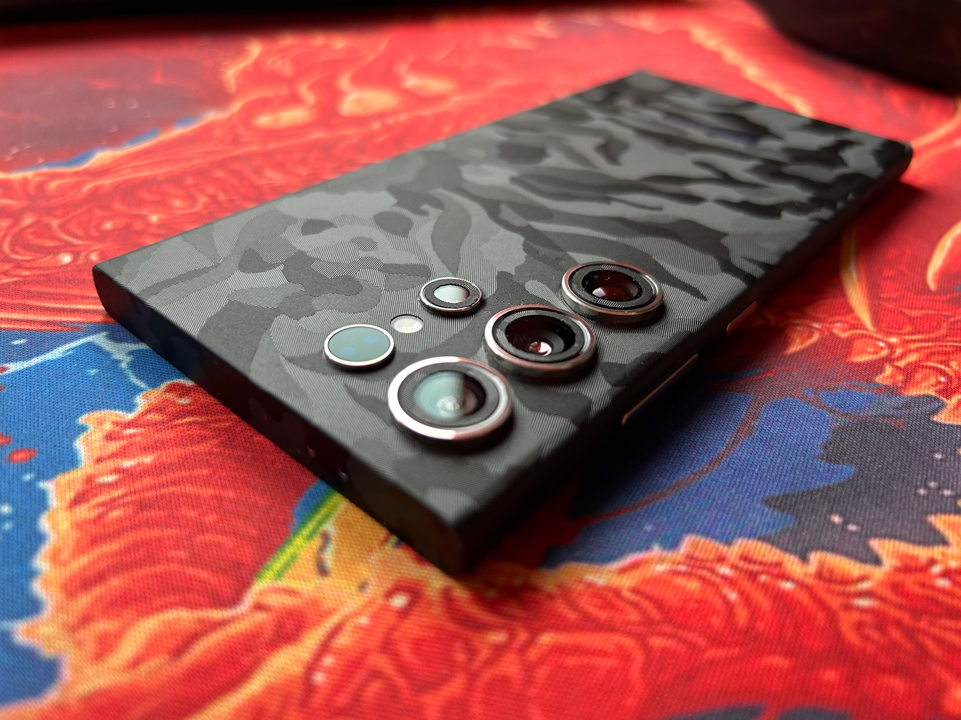 Folie iSkinz pentru Samsung Galaxy S24 Ultra - Honeycomb Argintiu Silver, 360 Cut, Skin Adeziv Full Body Cover, Protectie Carcasa Spate si Laterale