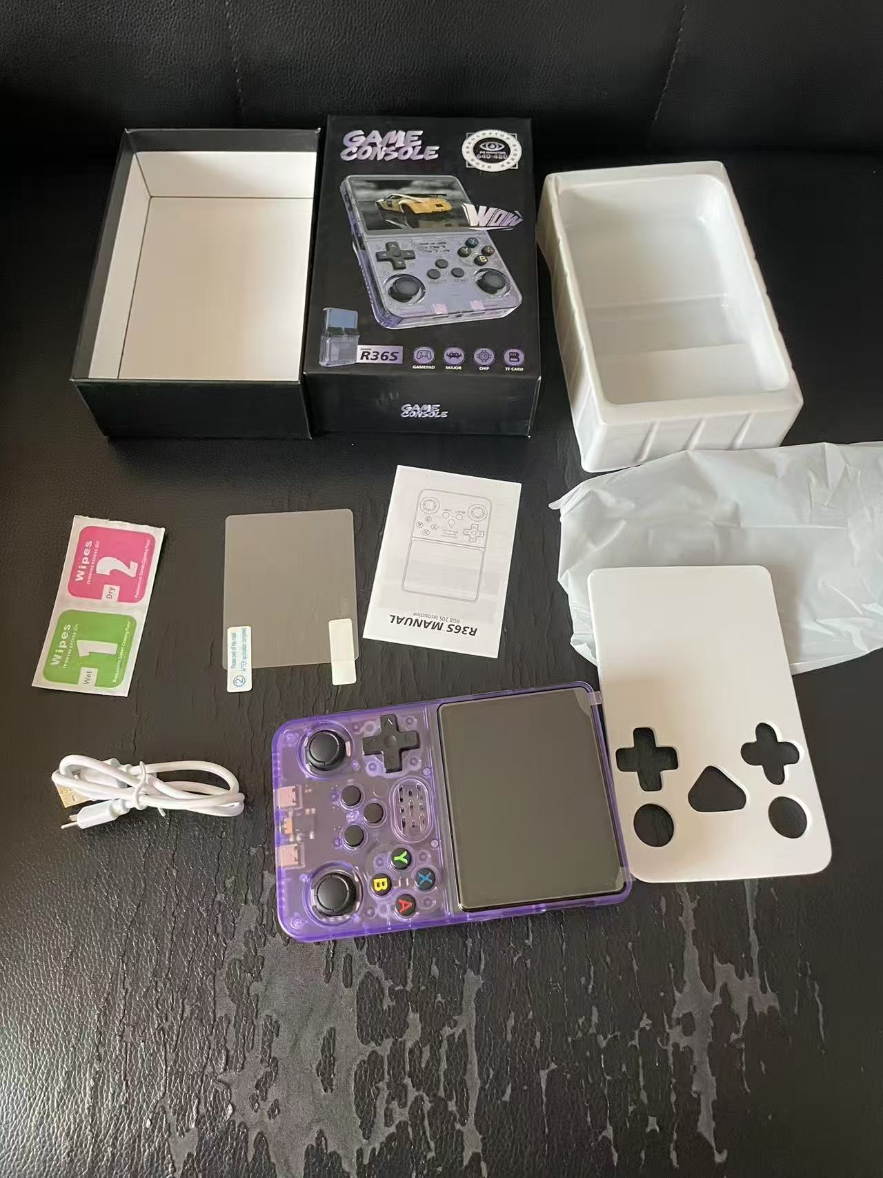 Consola jocuri retro portabila INOMEVIX®, 15.000+ jocuri preinstalate, 2 carduri (32GB + 64GB), Joystick 3D, 1GB RAM, Autonomie 8h, Procesor RK3326 Quad Core, Baterie 3200mAh, Jack 3.5mm, Type-C, Consola games pentru adulti si copii, Ecran IPS 3.5"